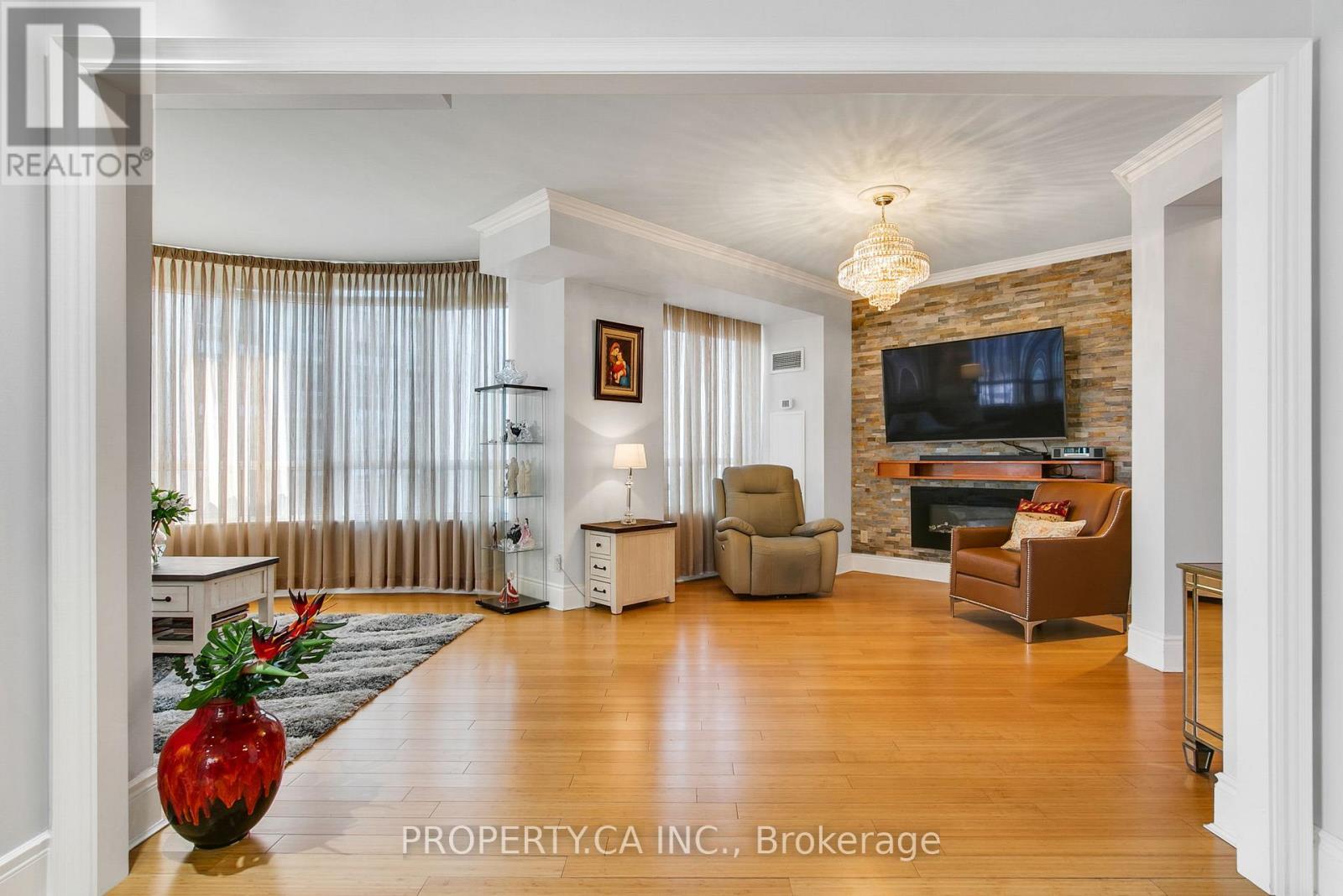 2804 - 3880 Duke Of York Boulevard, Mississauga, Ontario  L5B 4M7 - Photo 8 - W12314647