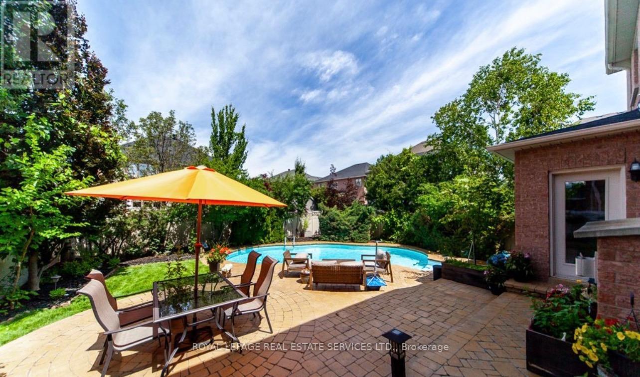 1387 Ferncrest Road, Oakville, Ontario  L6H 7W2 - Photo 33 - W12314649