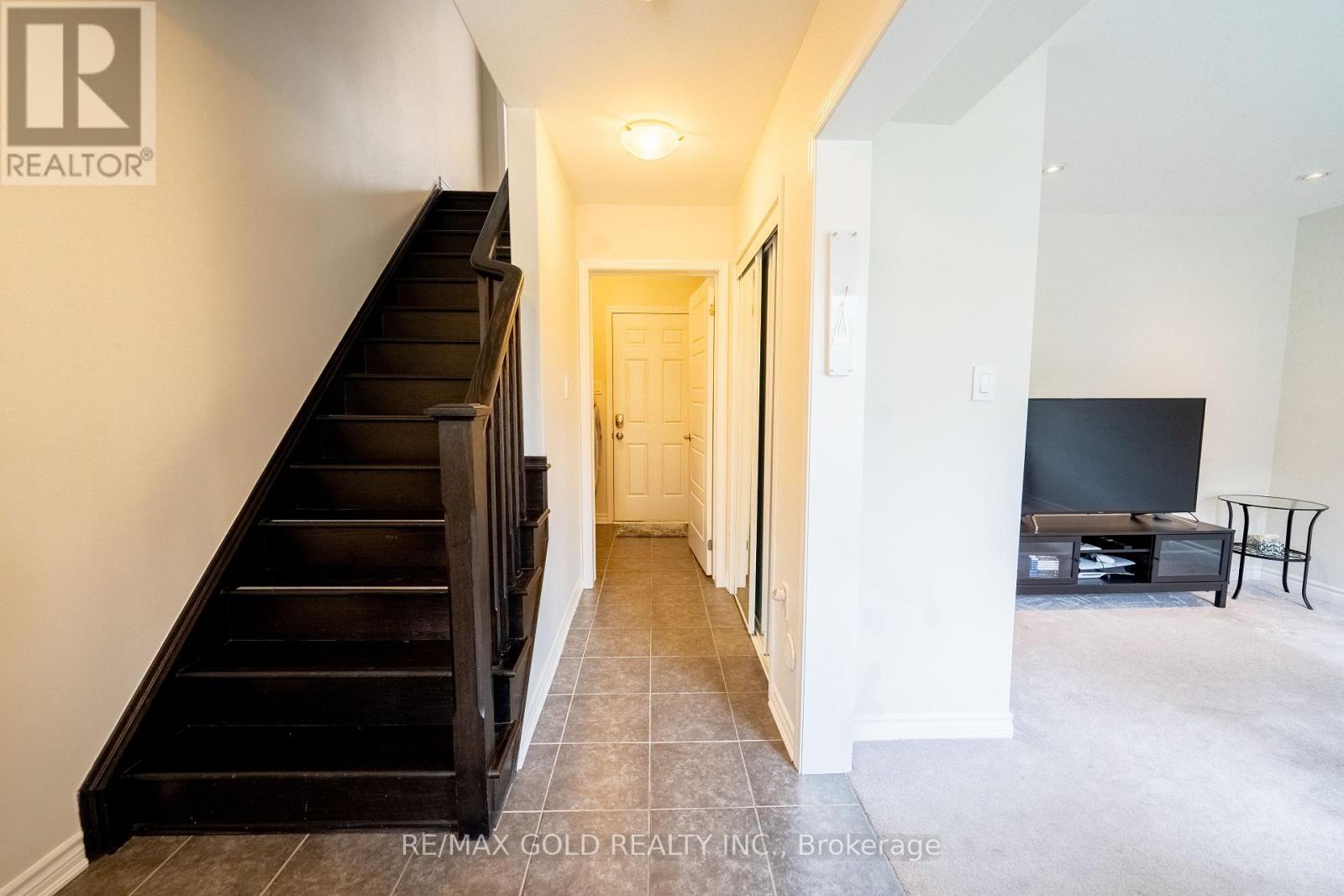 8 Metro Crescent, Brampton, Ontario  L7A 4P2 - Photo 10 - W12314662