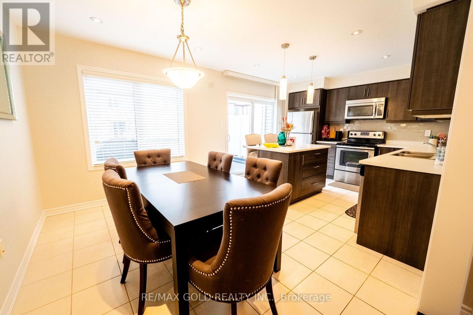 8 Metro Crescent, Brampton, Ontario  L7A 4P2 - Photo 12 - W12314662