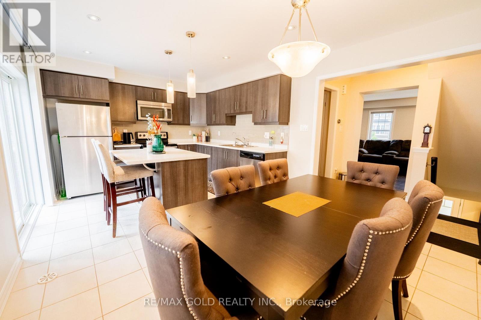 8 Metro Crescent, Brampton, Ontario  L7A 4P2 - Photo 13 - W12314662