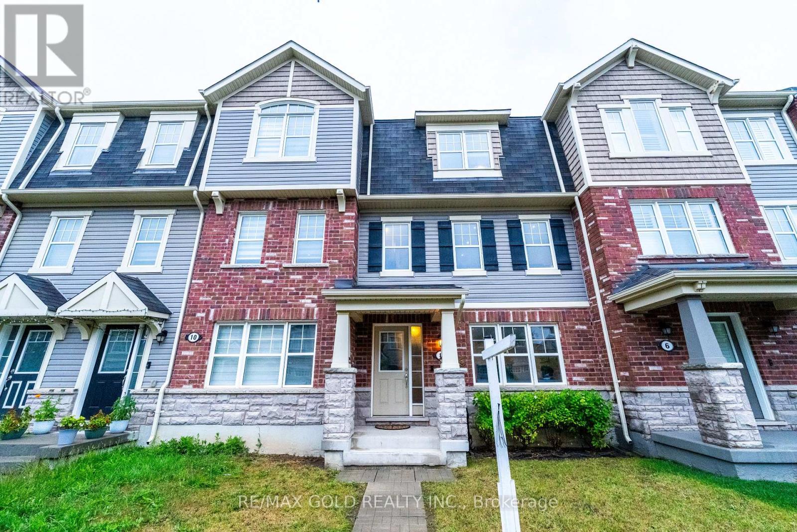 8 Metro Crescent, Brampton, Ontario  L7A 4P2 - Photo 2 - W12314662