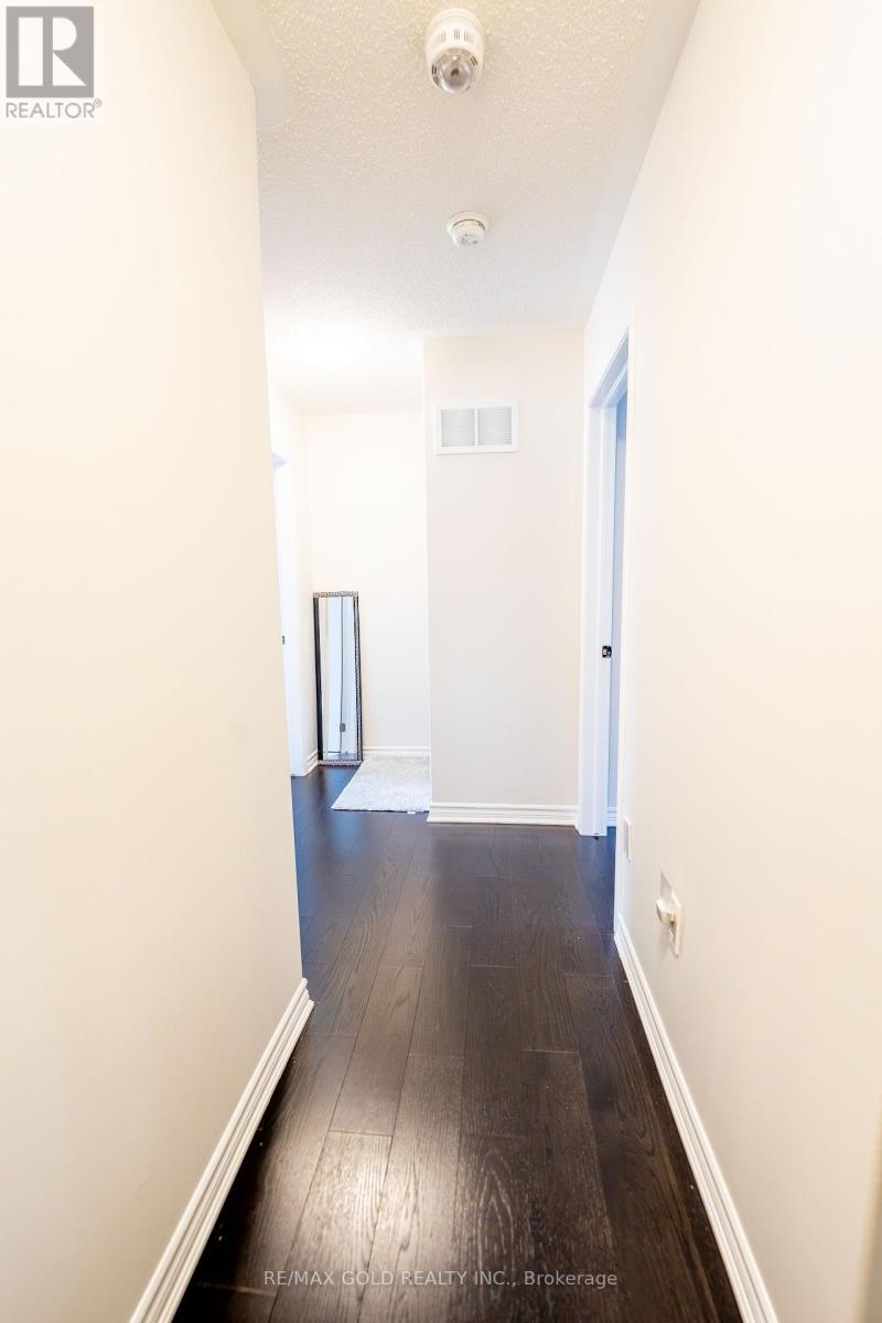 8 Metro Crescent, Brampton, Ontario  L7A 4P2 - Photo 20 - W12314662