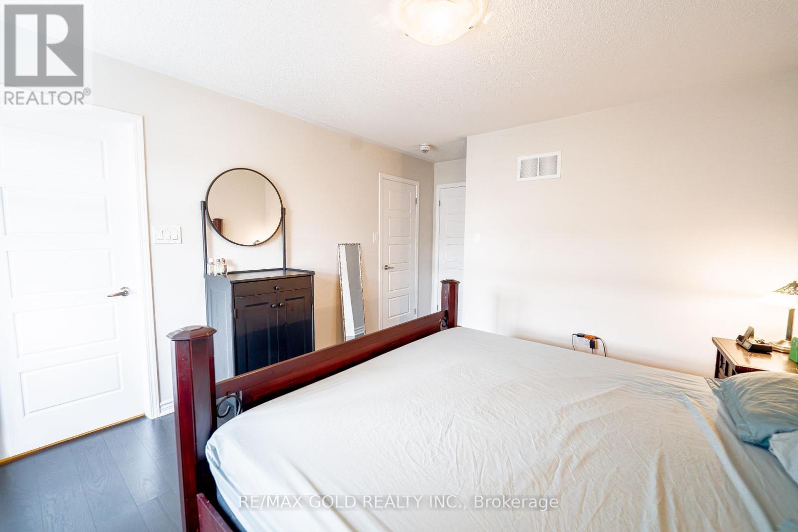 8 Metro Crescent, Brampton, Ontario  L7A 4P2 - Photo 23 - W12314662