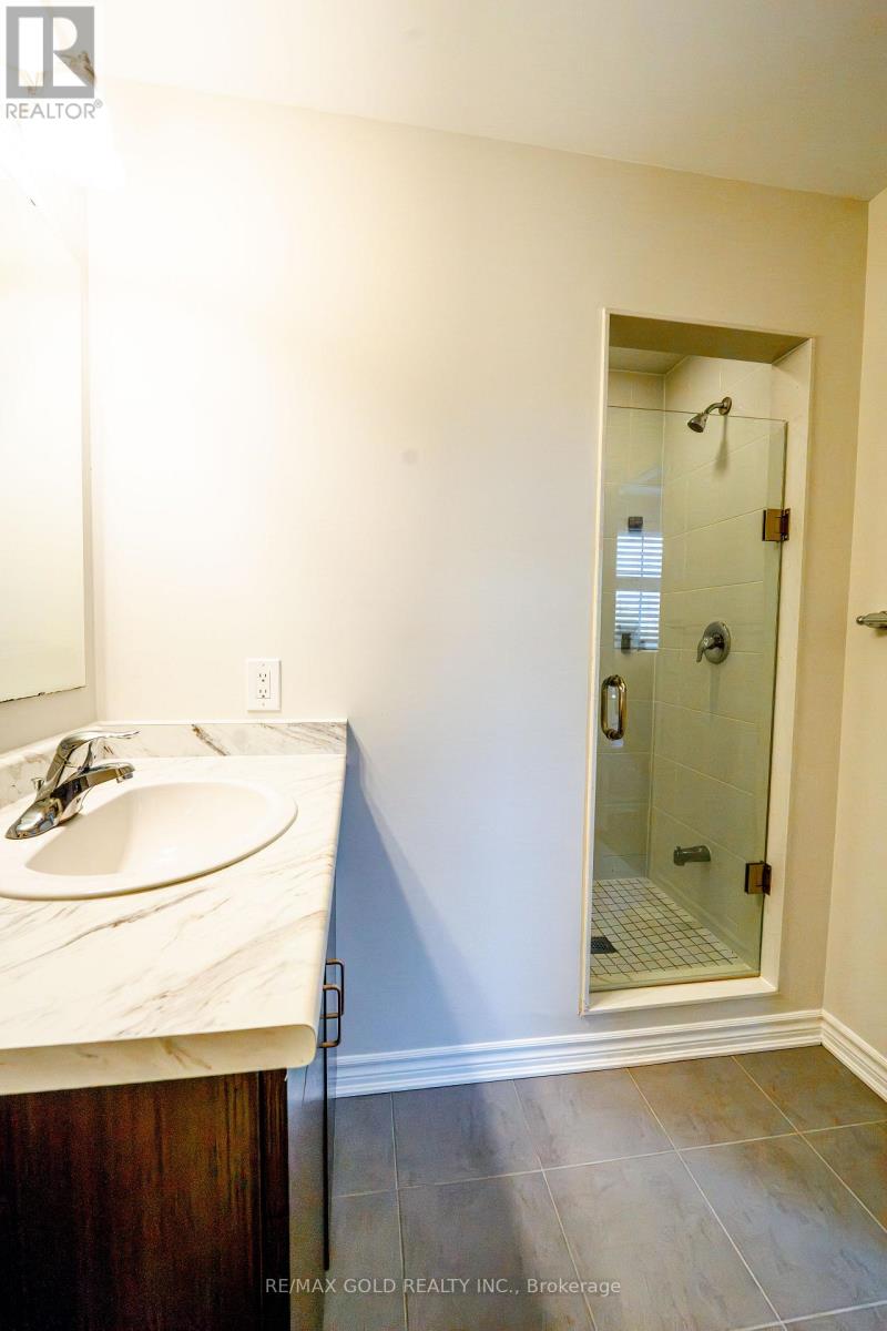 8 Metro Crescent, Brampton, Ontario  L7A 4P2 - Photo 25 - W12314662