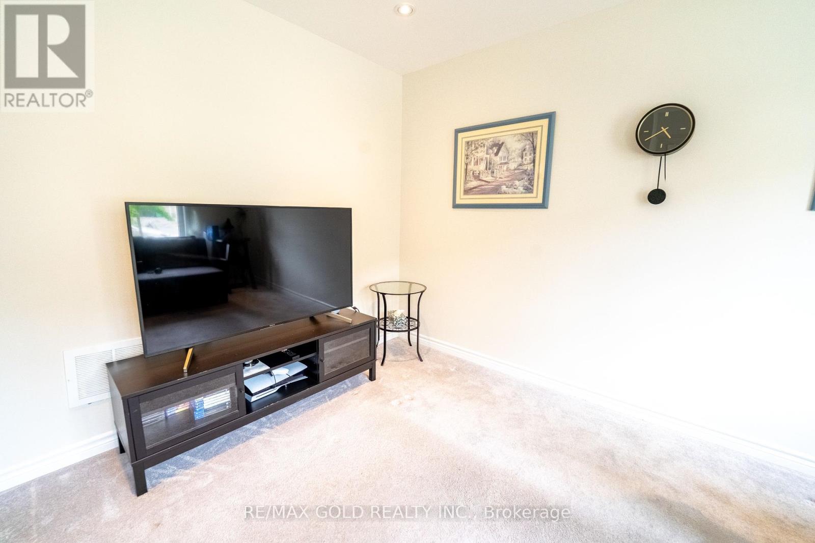 8 Metro Crescent, Brampton, Ontario  L7A 4P2 - Photo 6 - W12314662