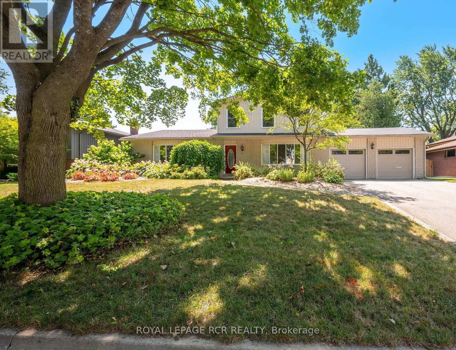 Property at 40 GLENFOREST ROAD image 1