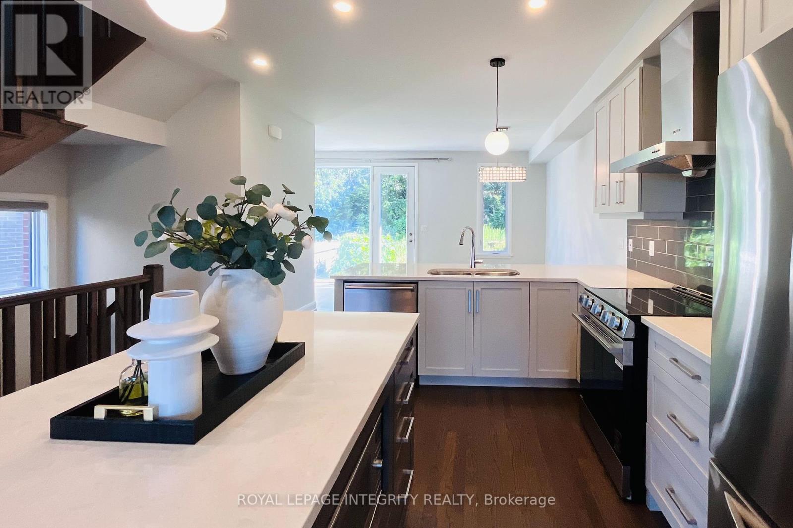 147 Boundstone Way, Ottawa, Ontario  K2T 0M4 - Photo 7 - X12314754