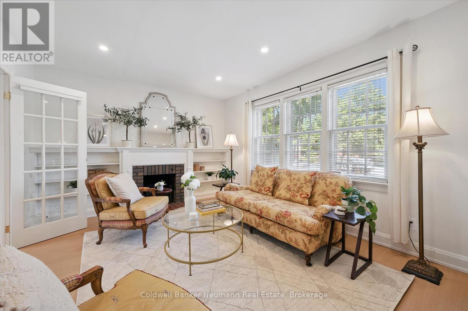 Property at 230 DUBLIN STREET N image 4