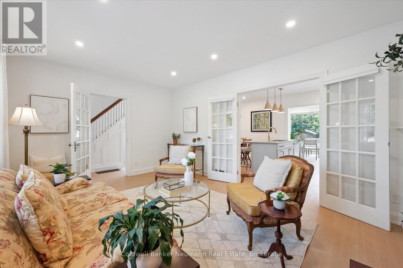 Property at 230 DUBLIN STREET N image 5