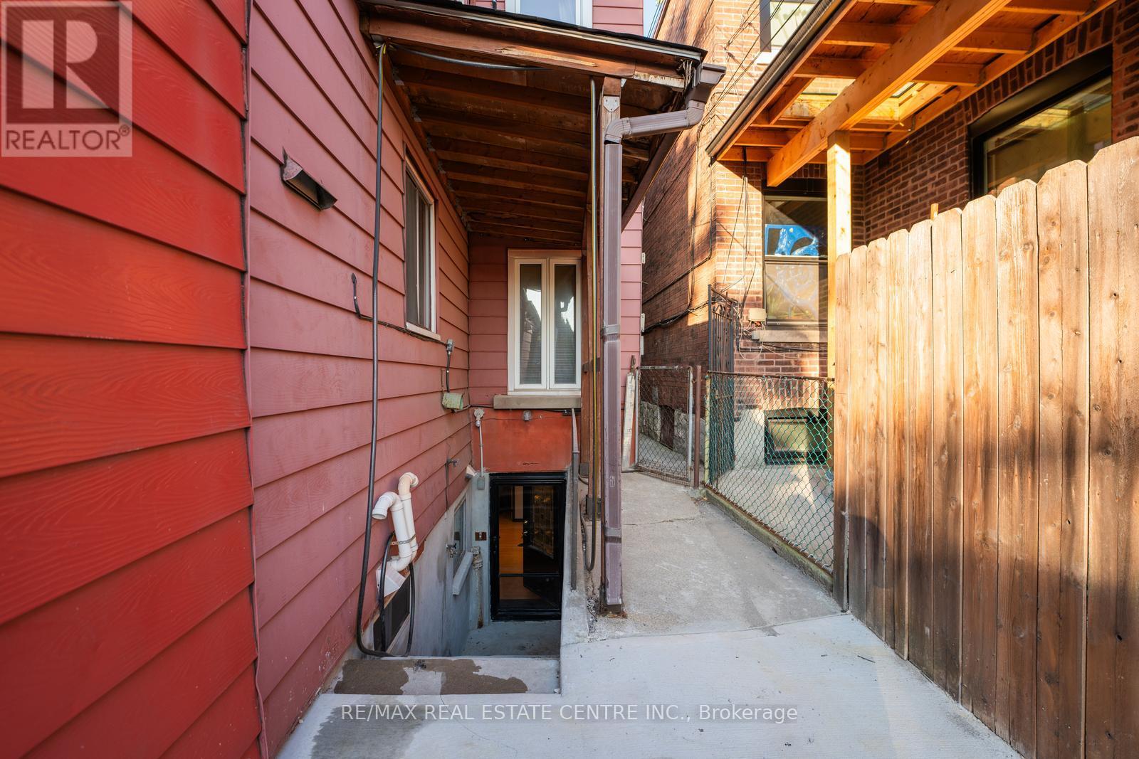 270 Clinton Street, Toronto (Palmerston-Little Italy), Ontario  M6G 2Y6 - Photo 26 - C12314780