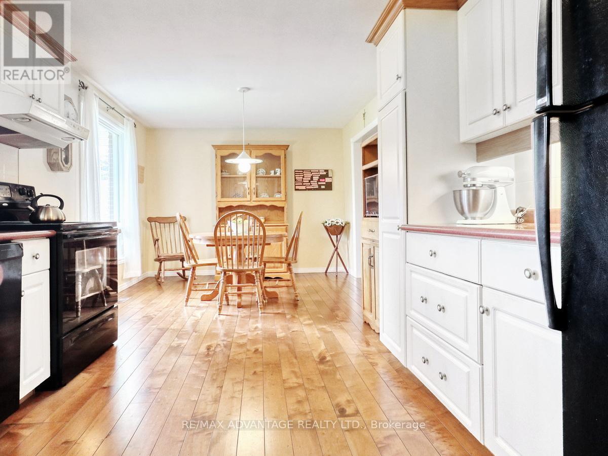 17248 Wyton Drive, Thames Centre, Ontario  N0M 2P0 - Photo 14 - X12314844