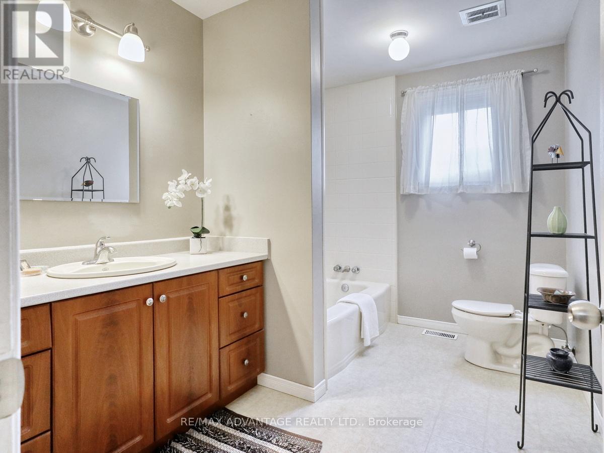 17248 Wyton Drive, Thames Centre, Ontario  N0M 2P0 - Photo 22 - X12314844