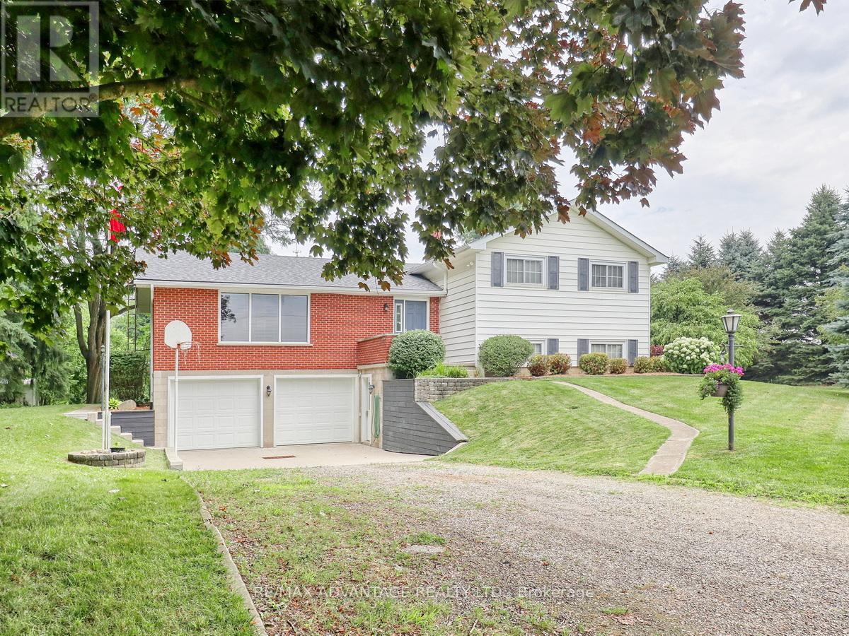17248 Wyton Drive, Thames Centre, Ontario  N0M 2P0 - Photo 3 - X12314844