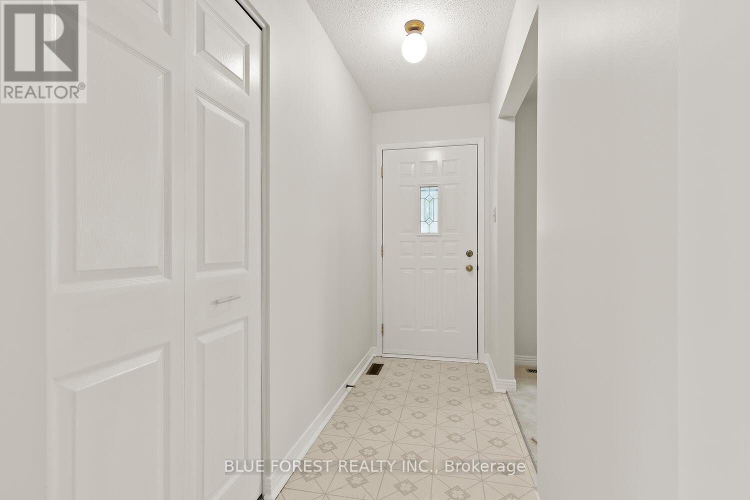 Property at 286 ARDSLEY CRESCENT image 4