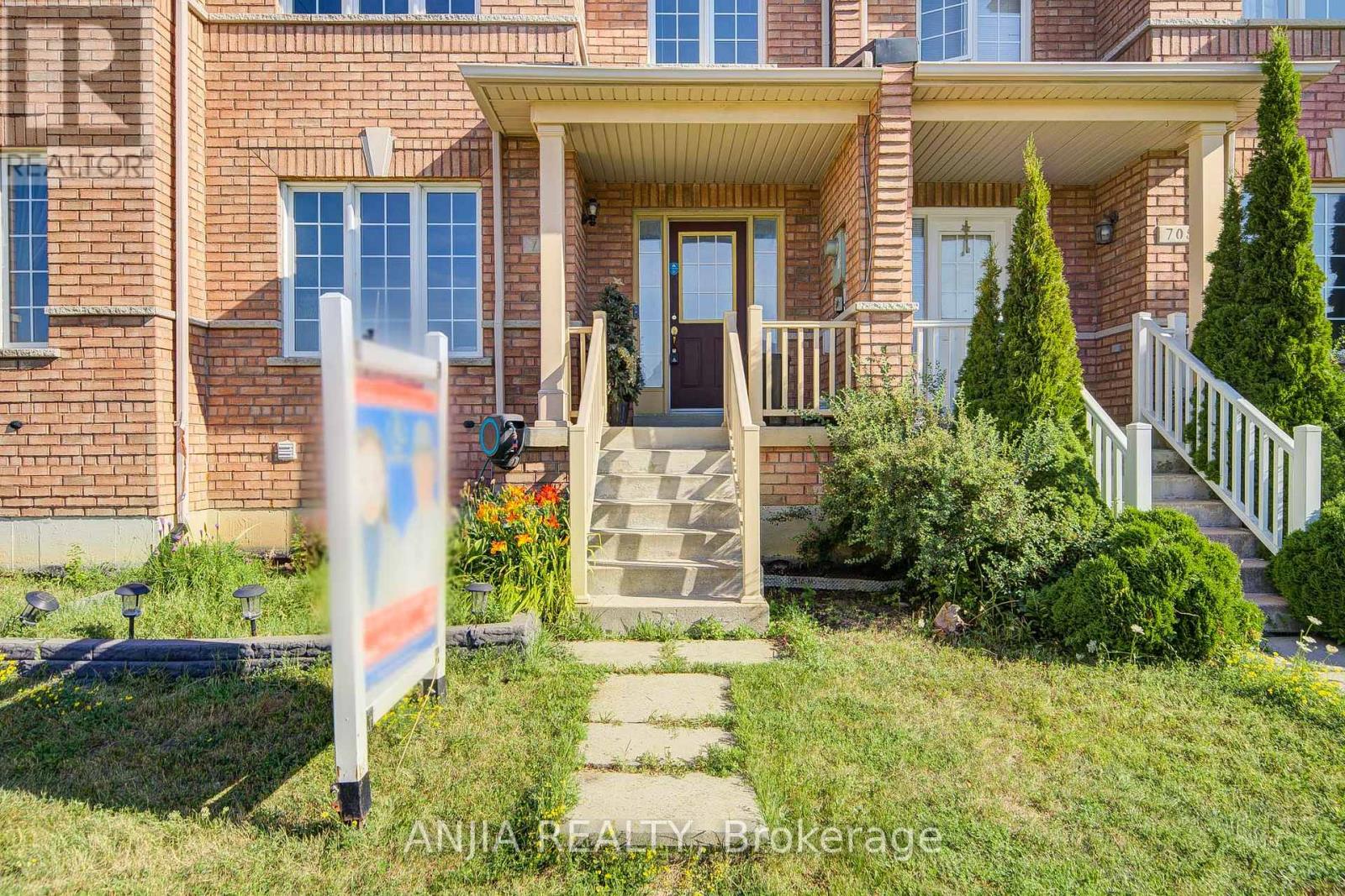 Property at 706 CASTLEMORE AVENUE image 3