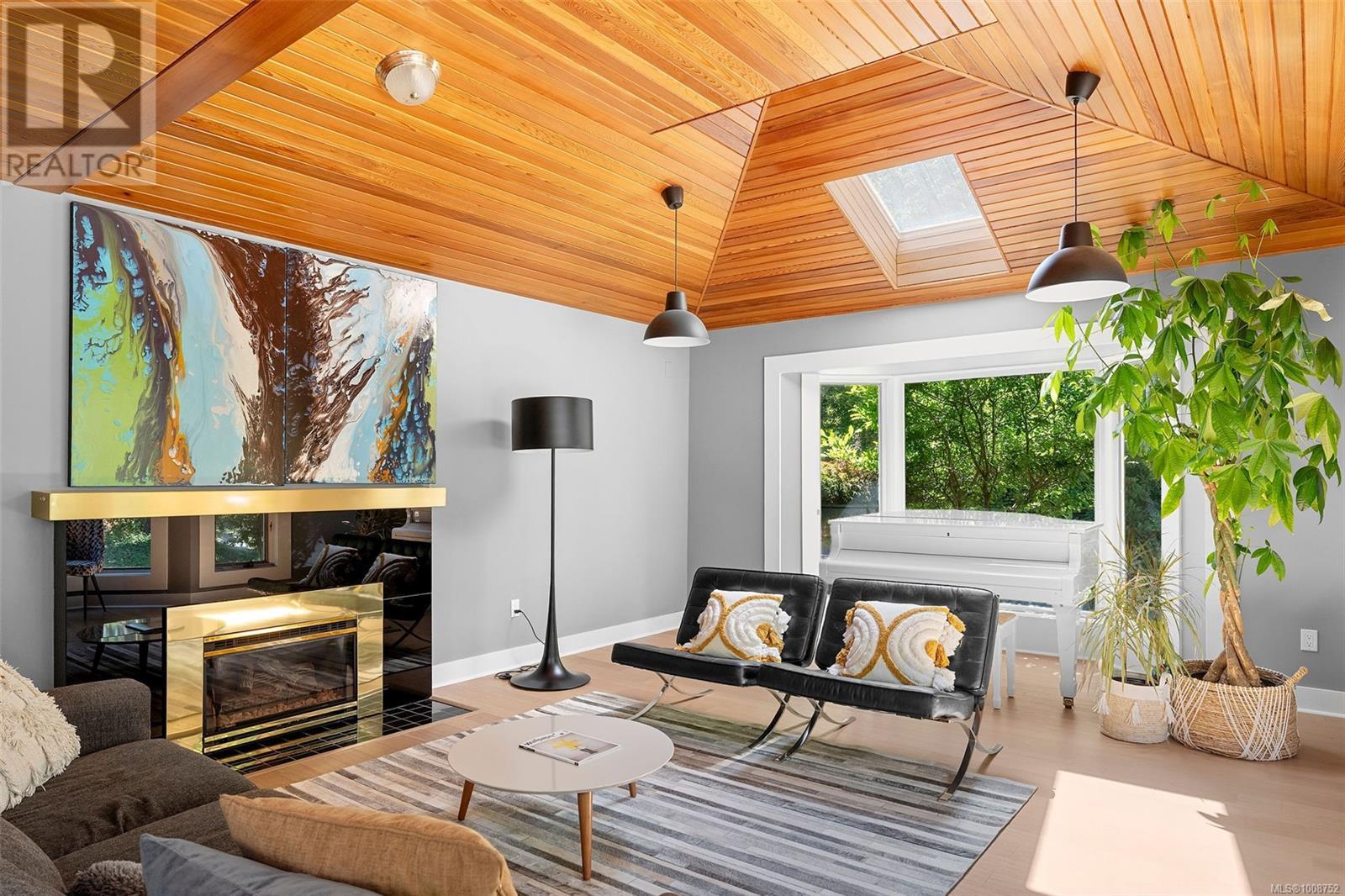 Property at 2895 Lansdowne Rd image 1