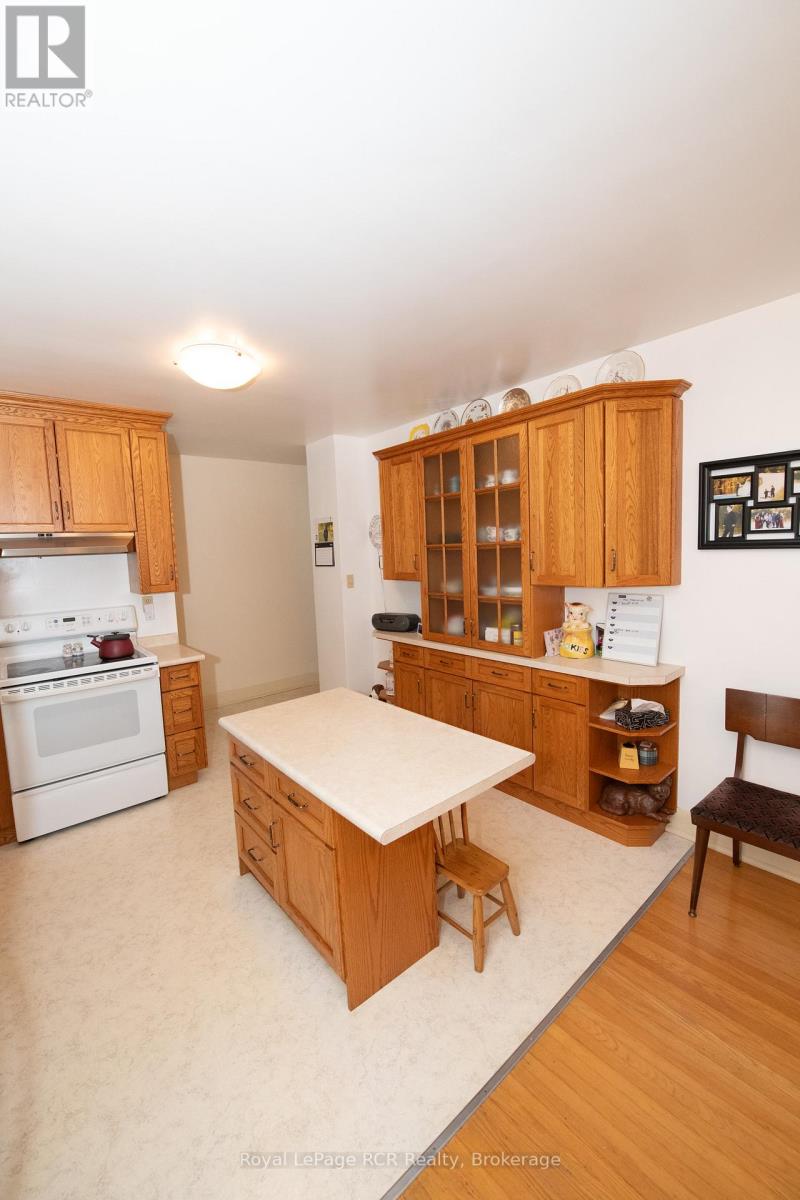 258 Birmingham Street W, Wellington North, Ontario  N0G 2L1 - Photo 14 - X12314655