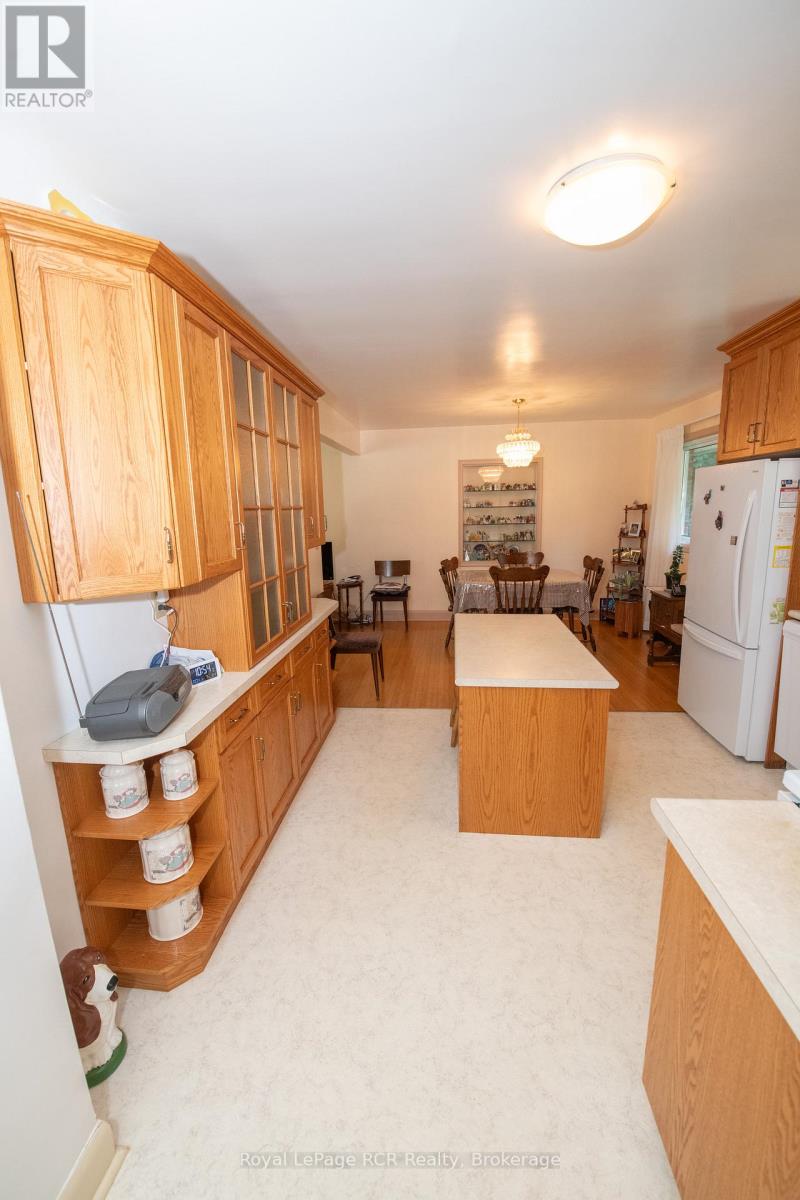 258 Birmingham Street W, Wellington North, Ontario  N0G 2L1 - Photo 11 - X12314655