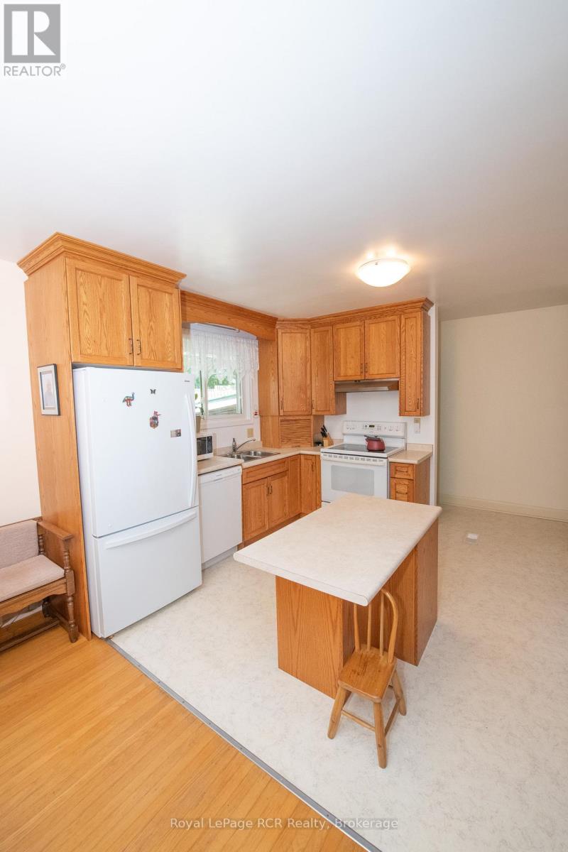 258 Birmingham Street W, Wellington North, Ontario  N0G 2L1 - Photo 15 - X12314655