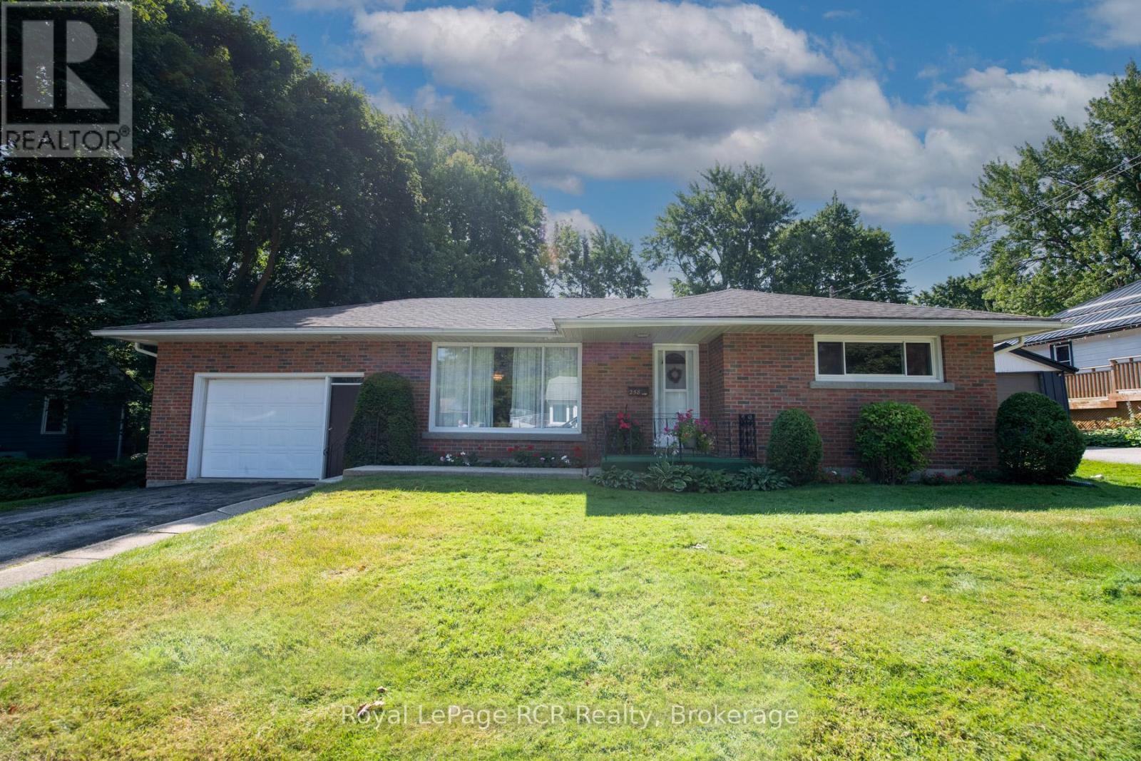 258 Birmingham Street W, Wellington North, Ontario  N0G 2L1 - Photo 2 - X12314655