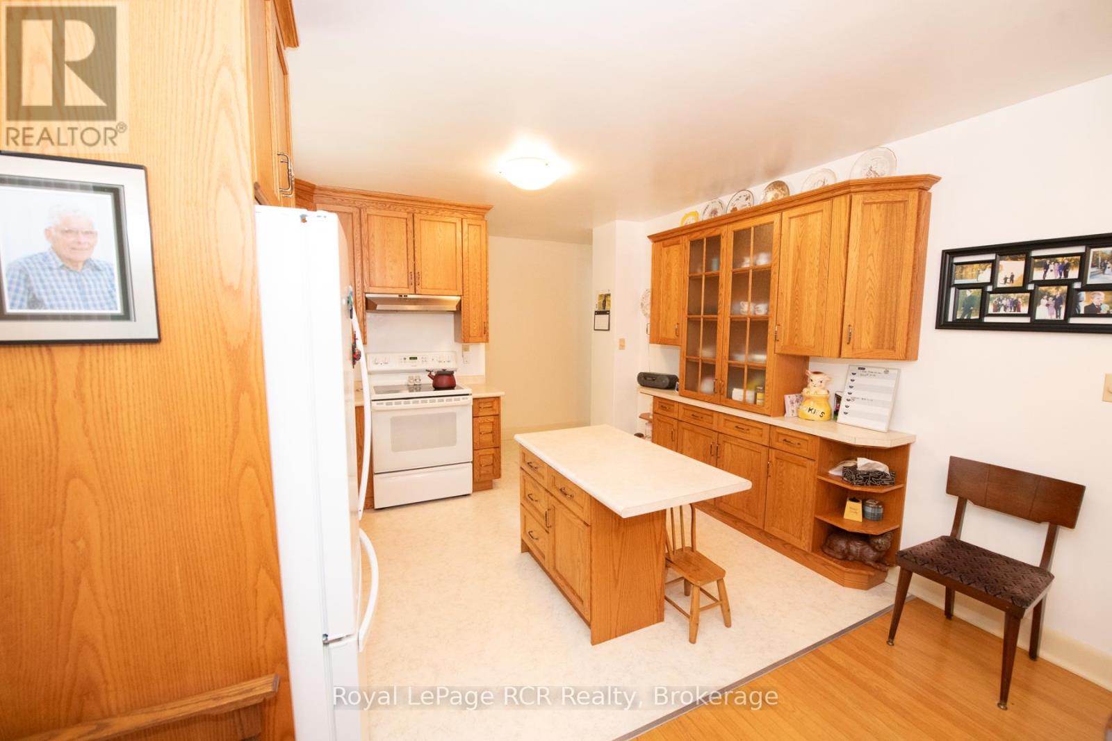 258 Birmingham Street W, Wellington North, Ontario  N0G 2L1 - Photo 9 - X12314655
