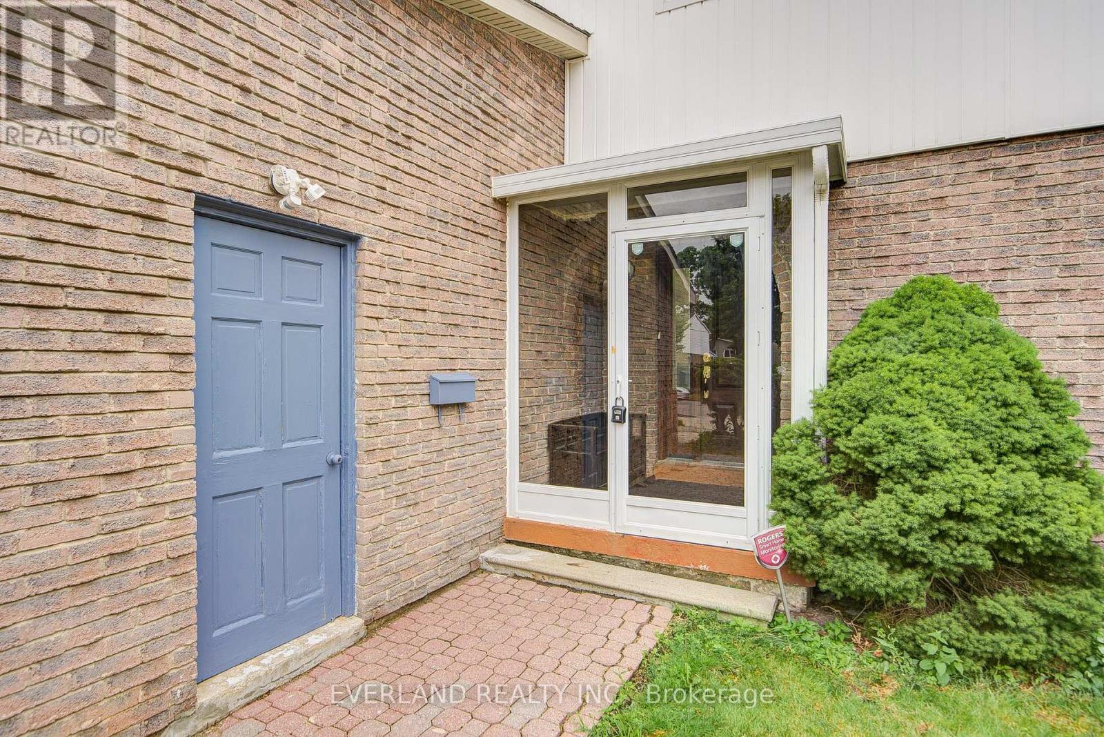 Property at 33 KENNALEY CRESCENT image 2