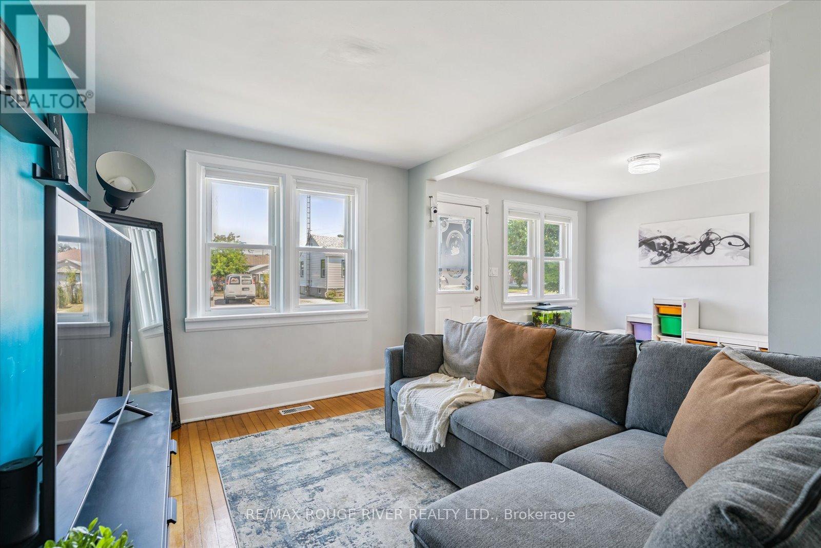 Property at 500 DREW STREET image 3