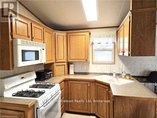 204 Beach Road, Centre Wellington, Ontario  N1M 2W5 - Photo 8 - X12315013