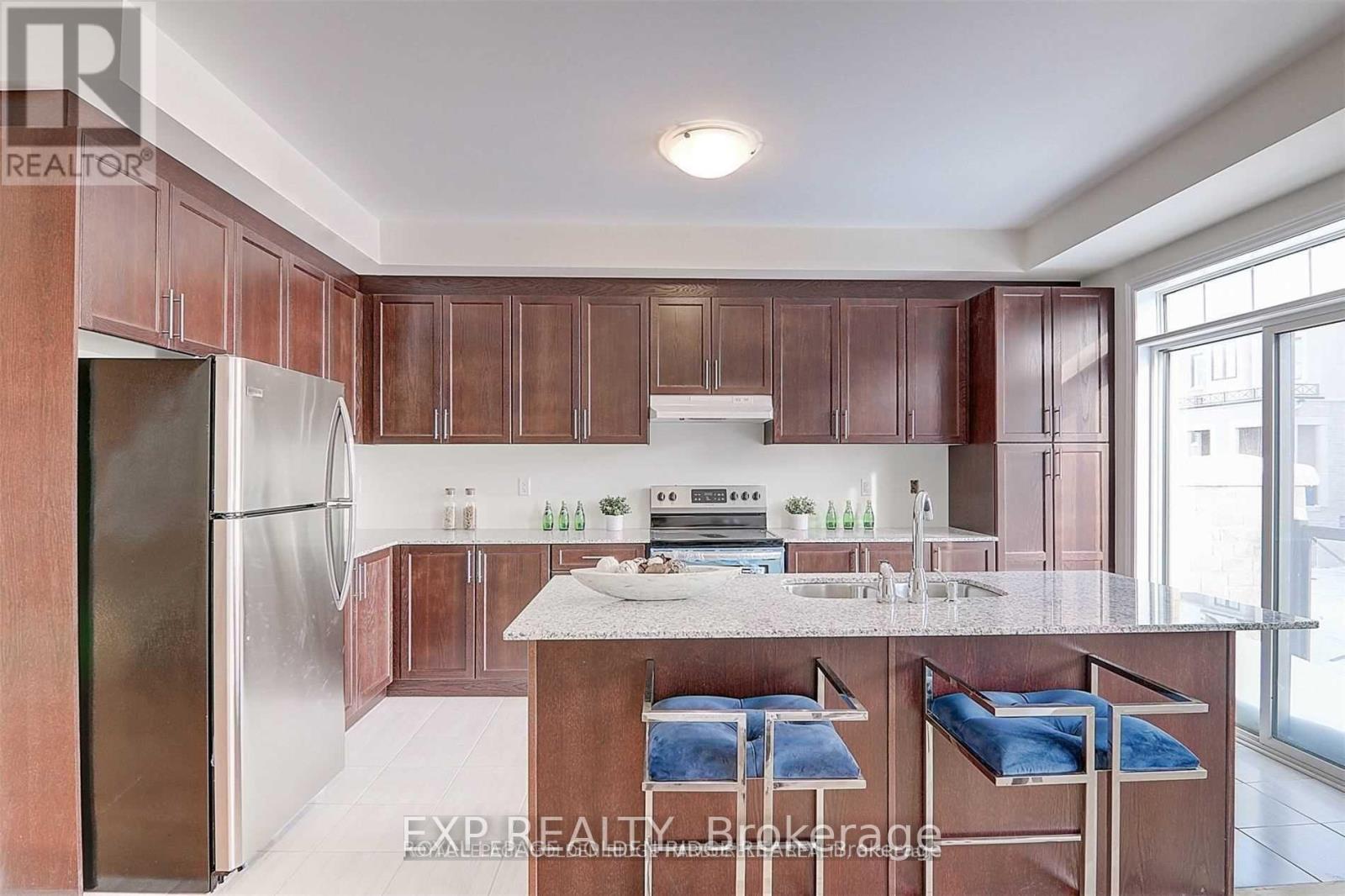 275 Bloomington Road W, Richmond Hill, Ontario  L4E 2H8 - Photo 3 - N12314871