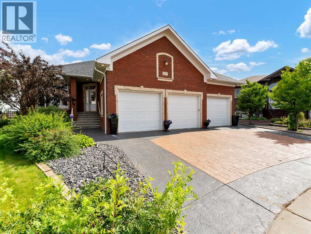 Property at 247 Sierra Road SW image 1