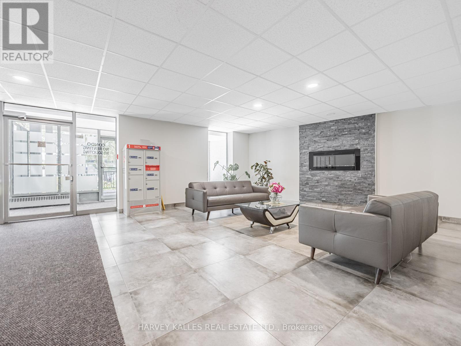 505 - 3065 Queen Frederica Drive, Mississauga, Ontario  L4Y 3A3 - Photo 2 - W12314874
