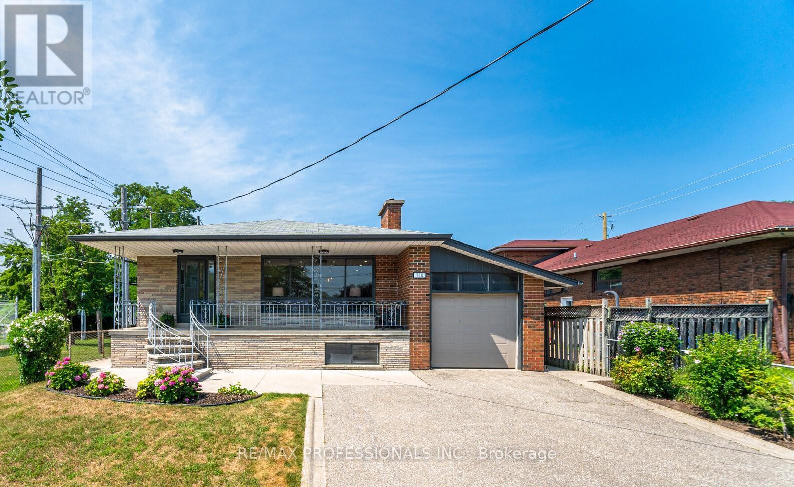 Property at 718 ROYAL YORK ROAD image 1