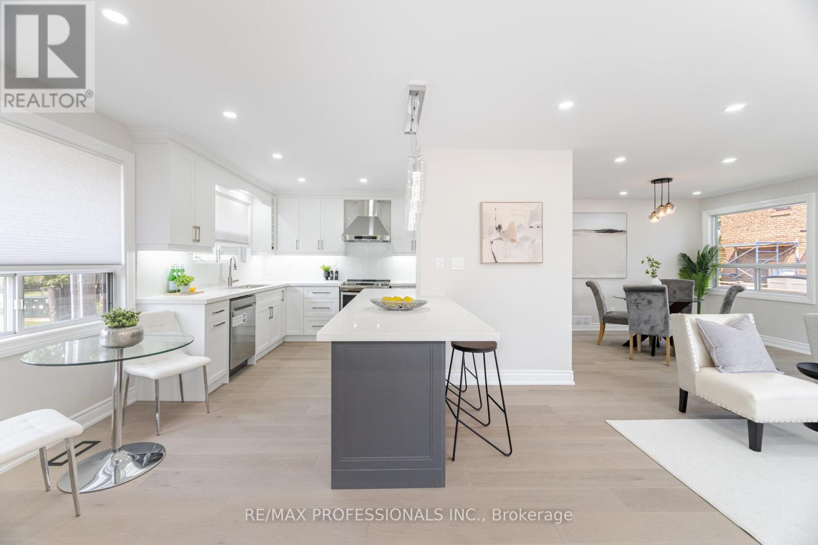 718 Royal York Road, Toronto, Ontario  M8Y 2T5 - Photo 13 - W12314896