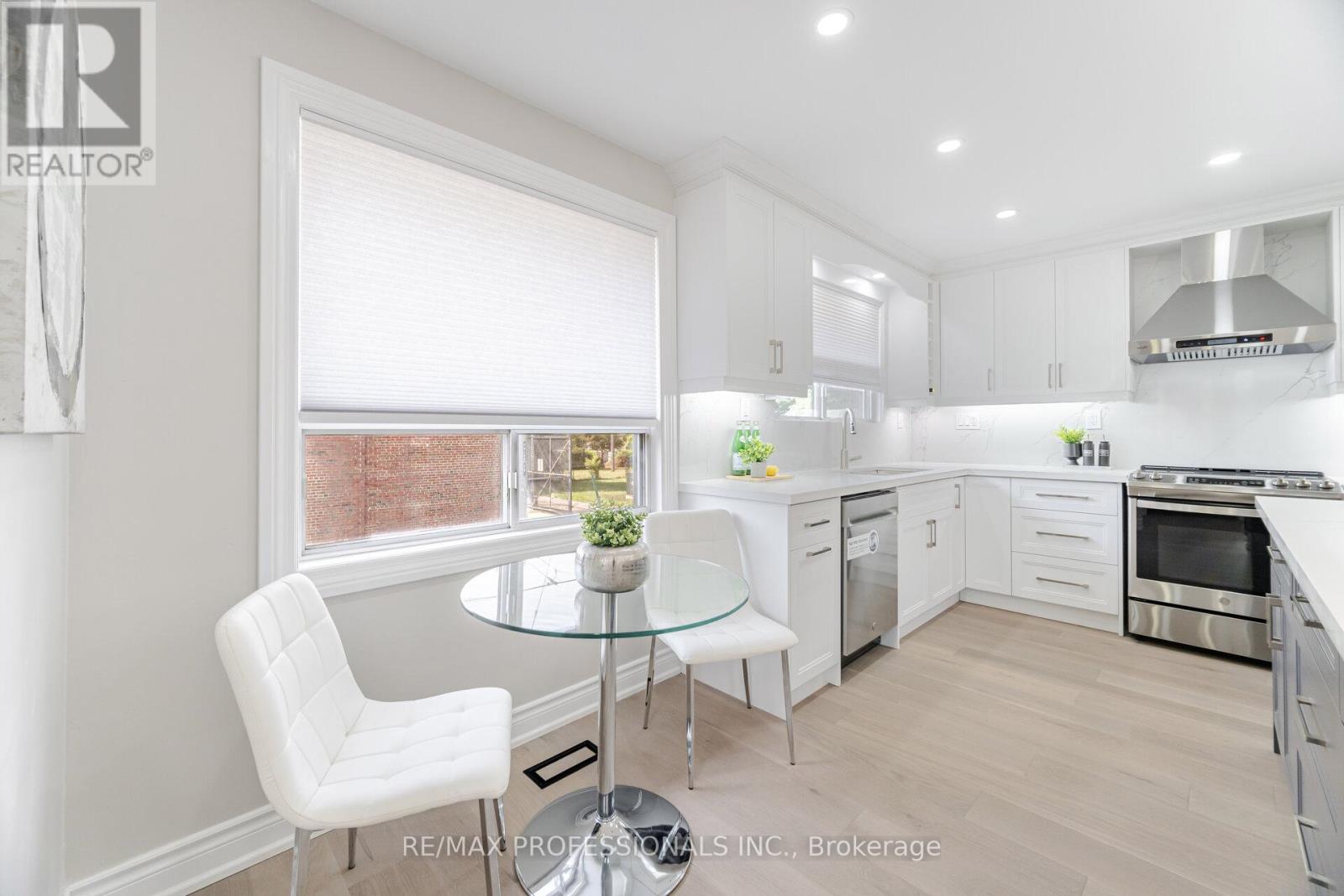 718 Royal York Road, Toronto, Ontario  M8Y 2T5 - Photo 14 - W12314896