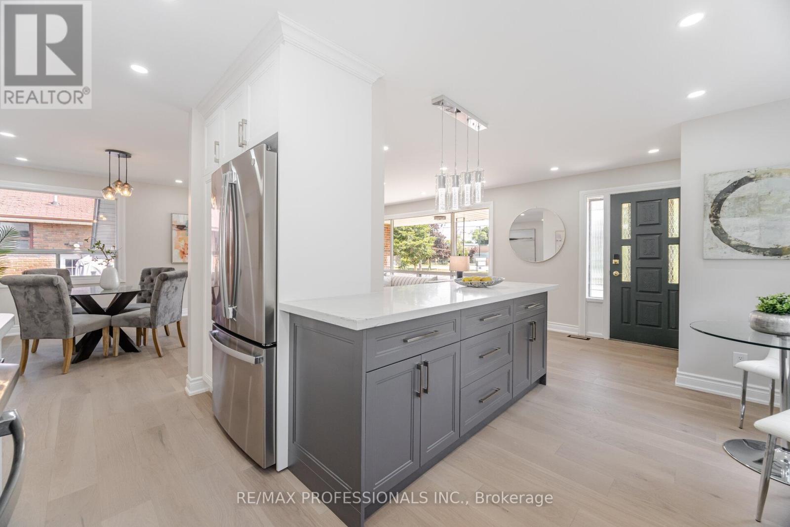 718 Royal York Road, Toronto, Ontario  M8Y 2T5 - Photo 20 - W12314896