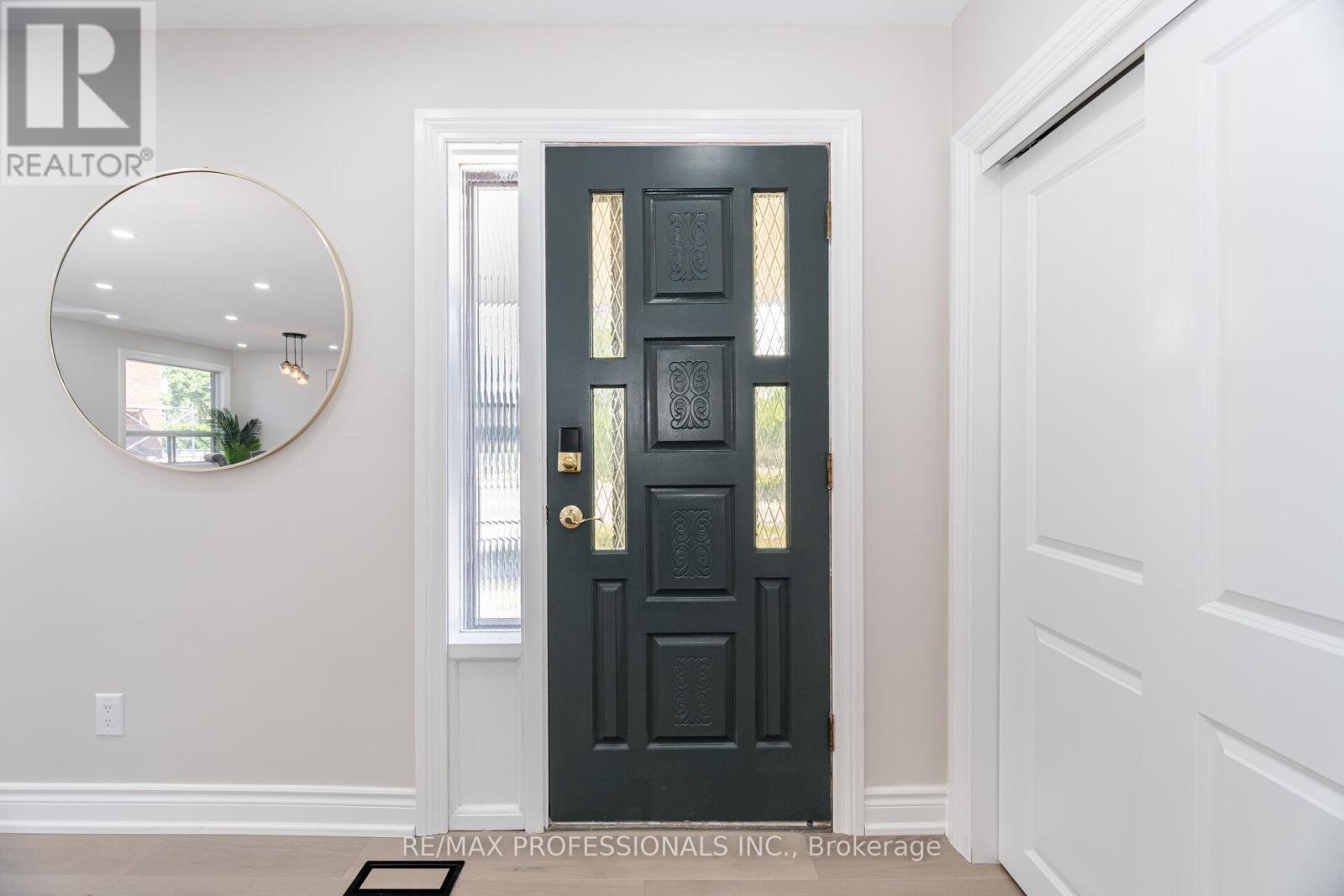 Property at 718 ROYAL YORK ROAD image 3