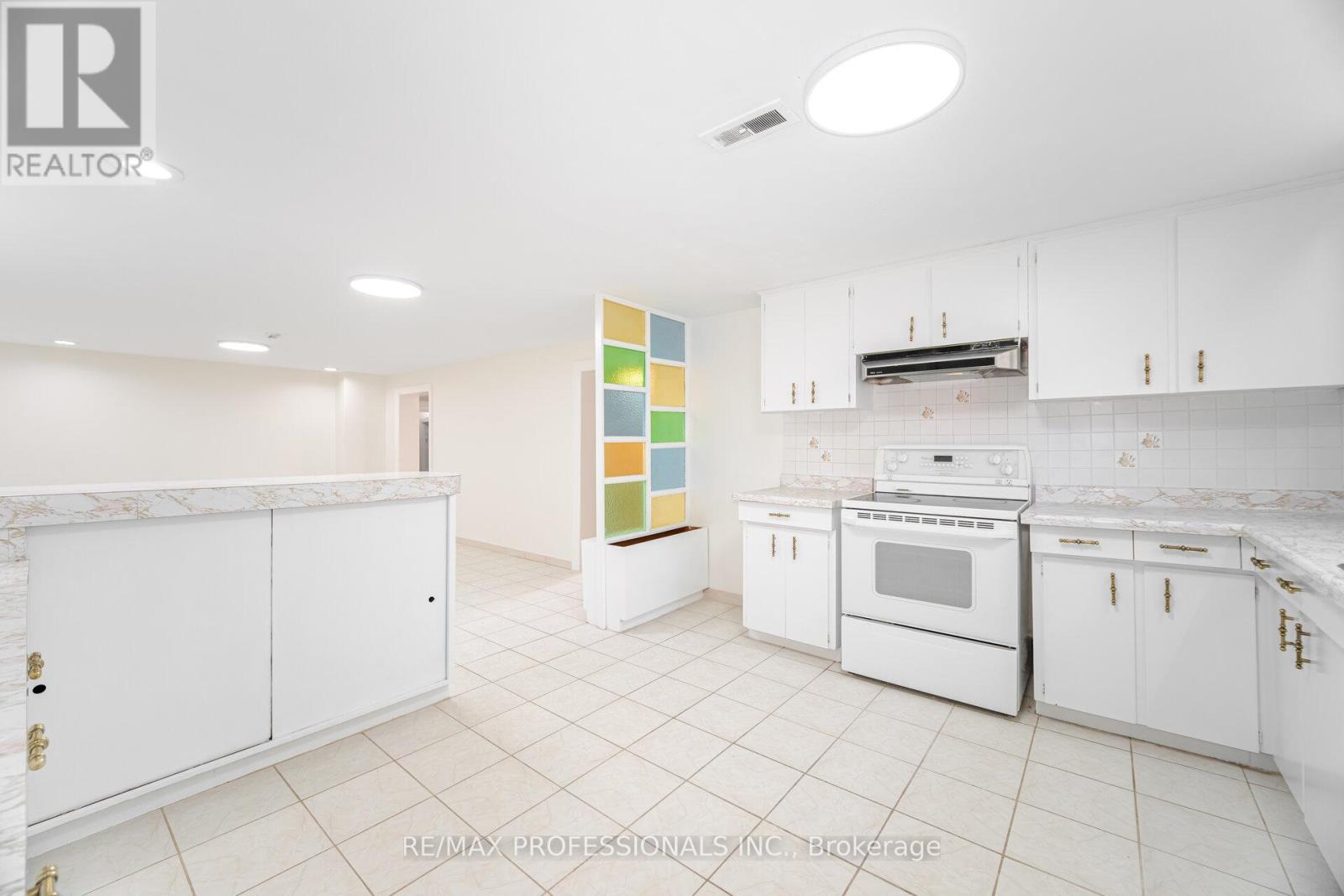 718 Royal York Road, Toronto (Stonegate-Queensway), Ontario  M8Y 2T5 - Photo 35 - W12314896