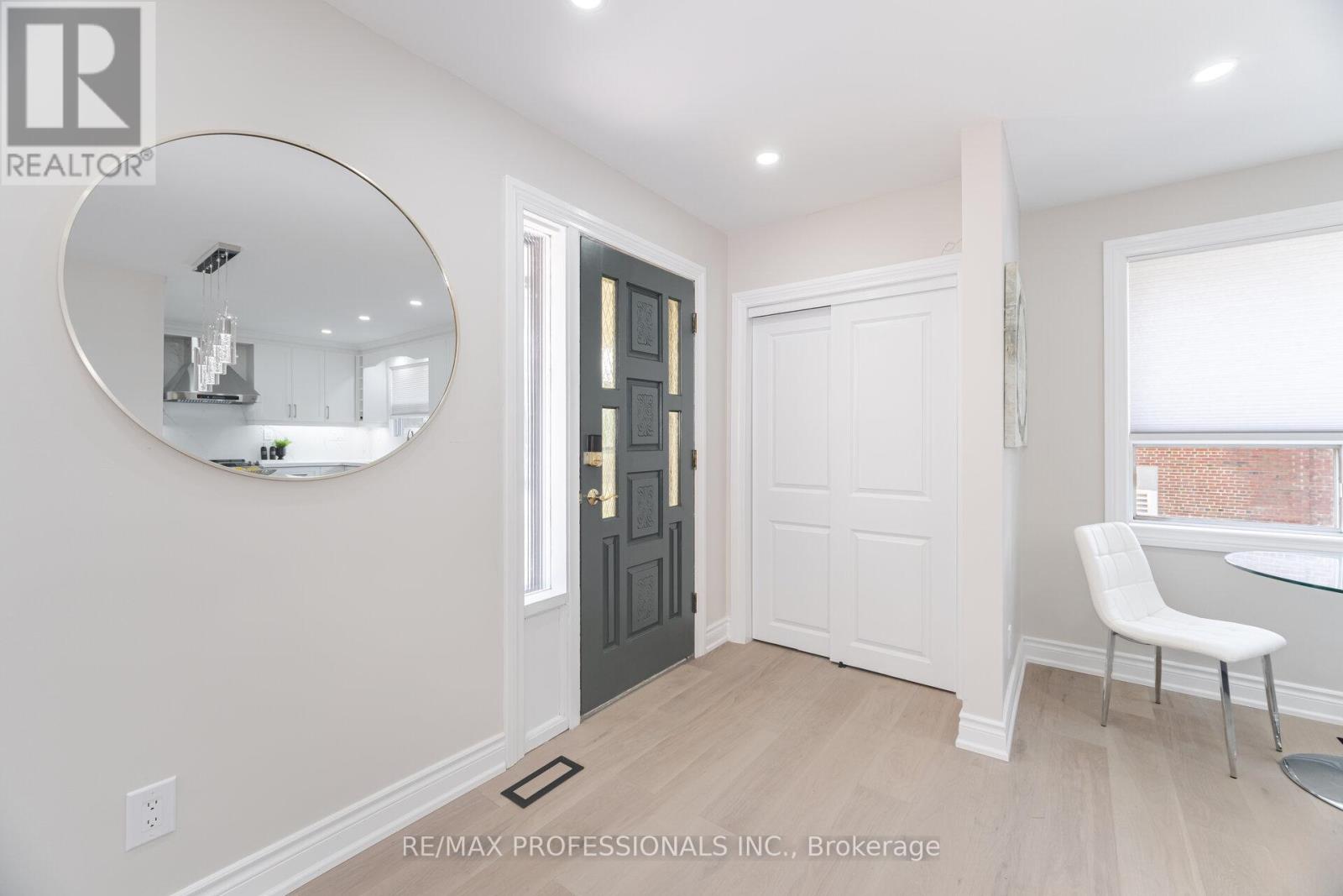 Property at 718 ROYAL YORK ROAD image 4