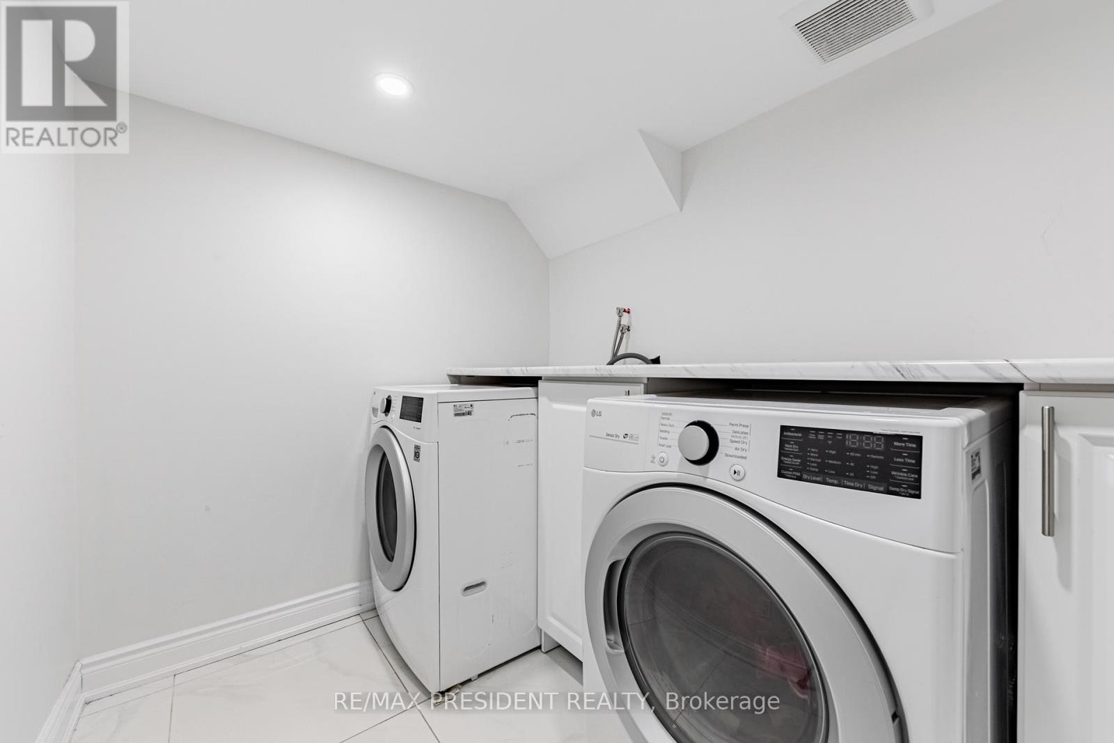 32 Elderbridge Road, Brampton, Ontario  L6P 4G5 - Photo 38 - W12314948
