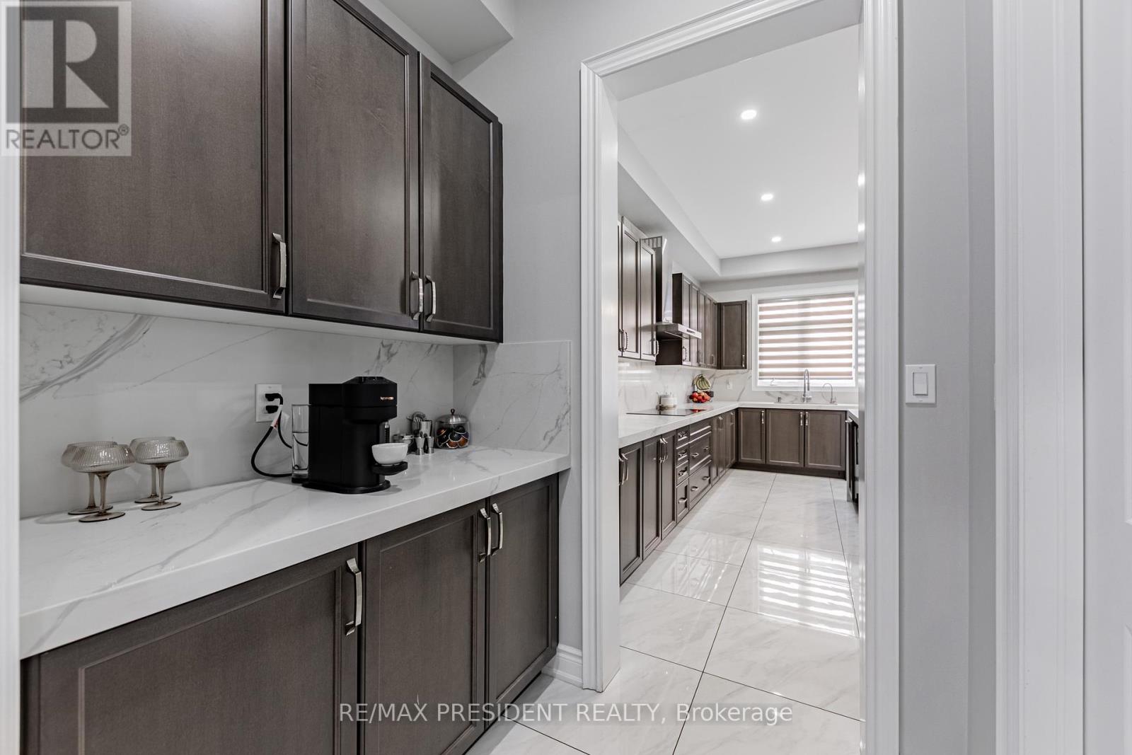 32 Elderbridge Road, Brampton, Ontario  L6P 4G5 - Photo 7 - W12314948