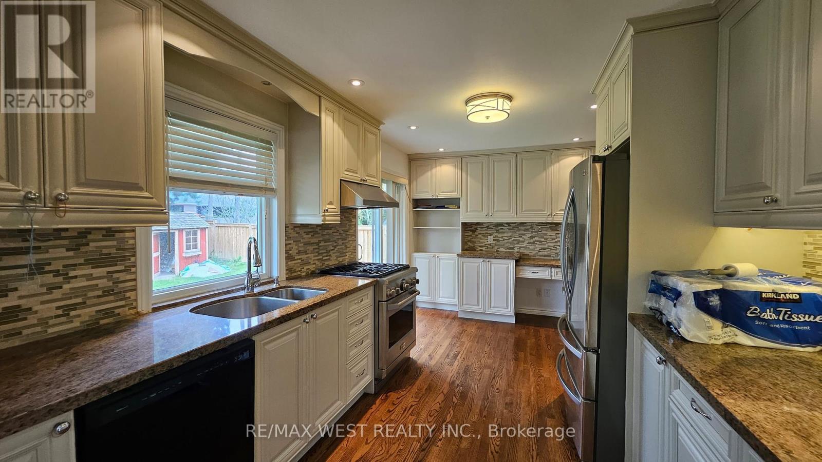 114 Prince George Drive, Toronto, Ontario  M9B 2X8 - Photo 10 - W12314958