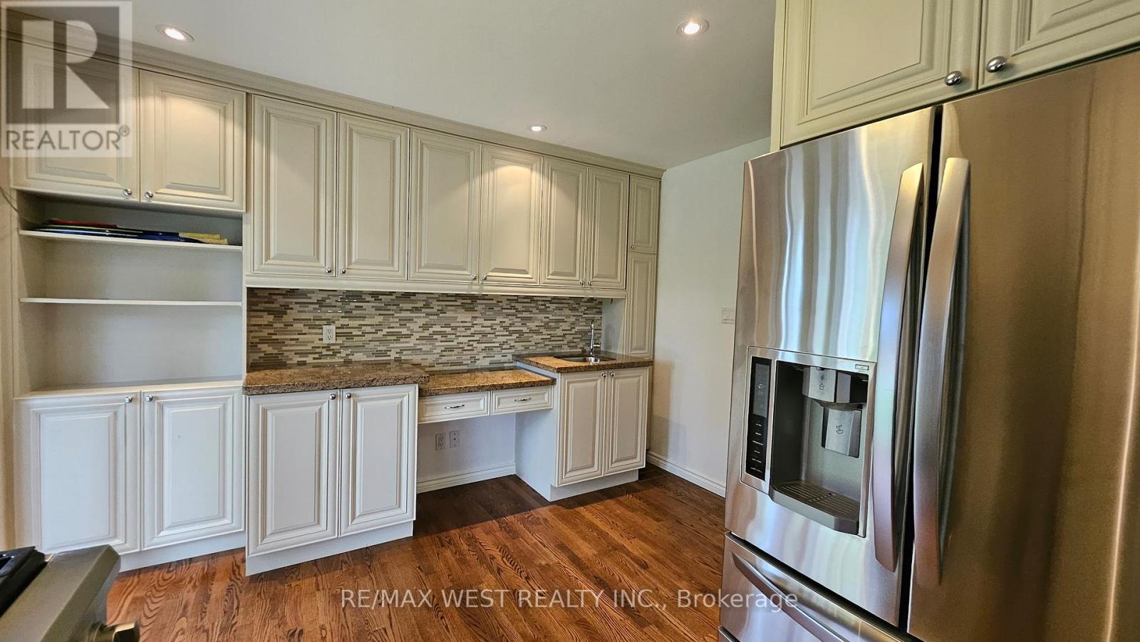 114 Prince George Drive, Toronto, Ontario  M9B 2X8 - Photo 12 - W12314958