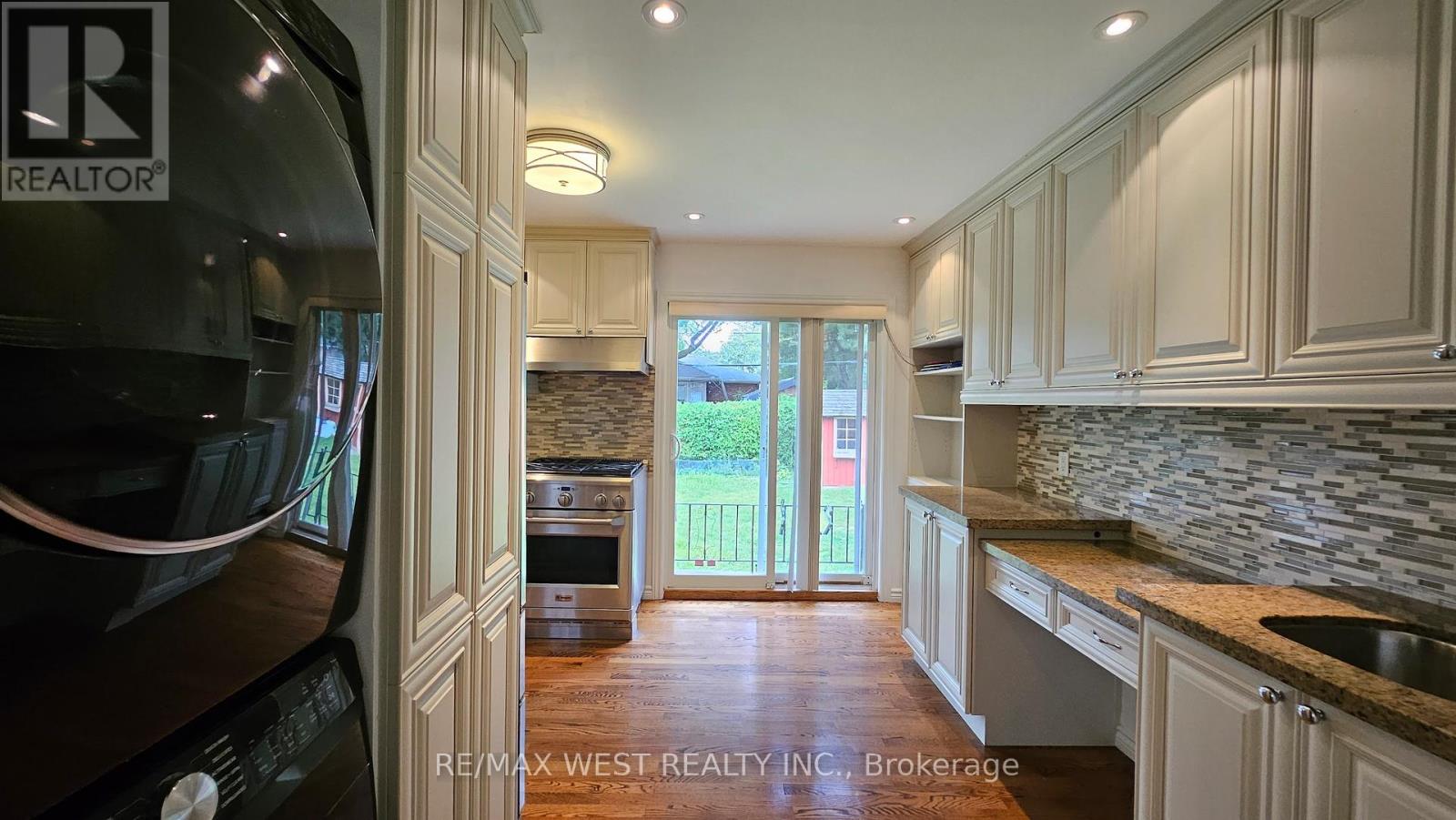 114 Prince George Drive, Toronto, Ontario  M9B 2X8 - Photo 13 - W12314958