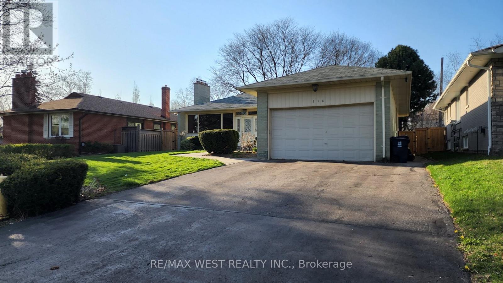 114 Prince George Drive, Toronto, Ontario  M9B 2X8 - Photo 5 - W12314958