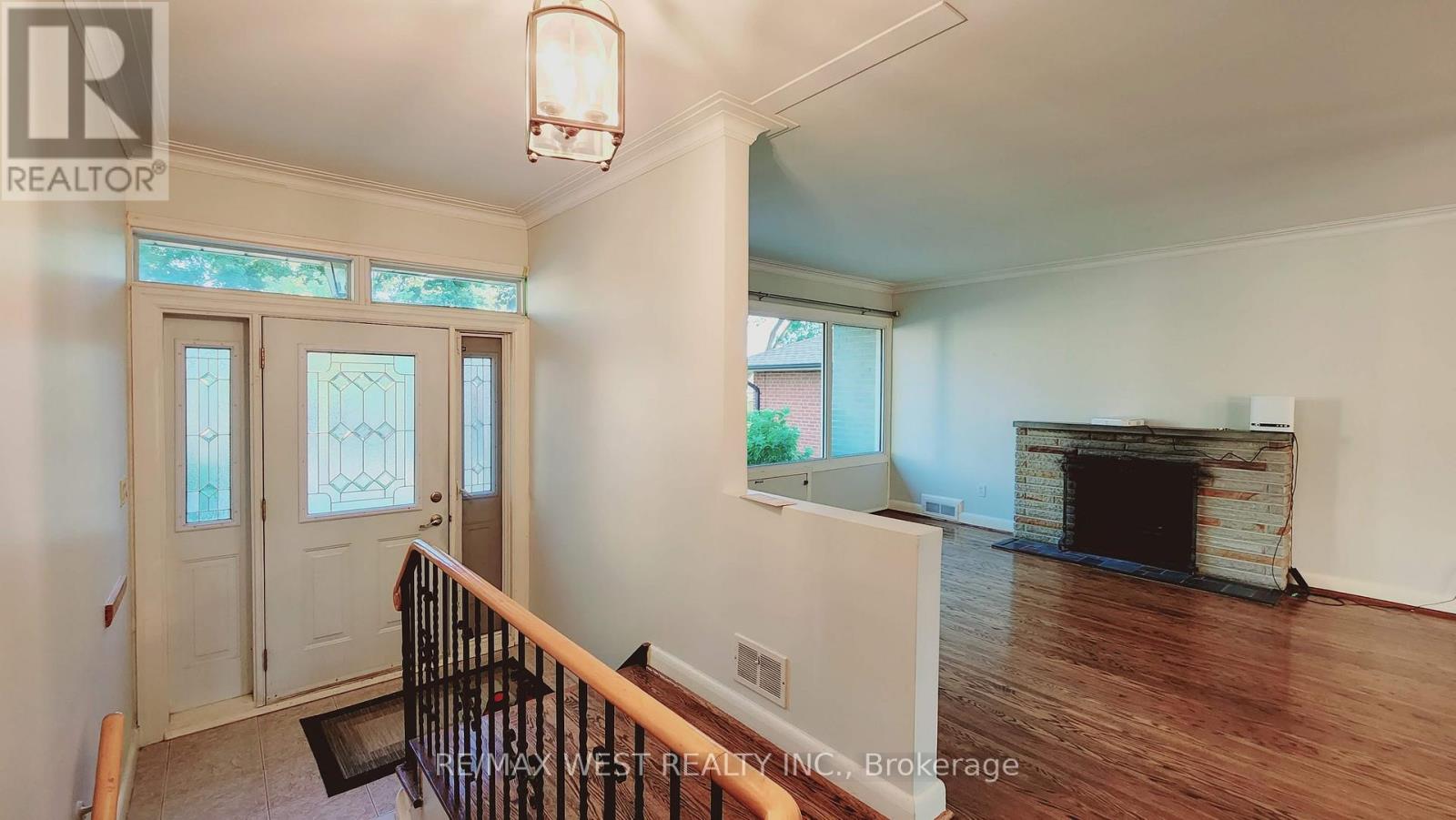 114 Prince George Drive, Toronto, Ontario  M9B 2X8 - Photo 6 - W12314958