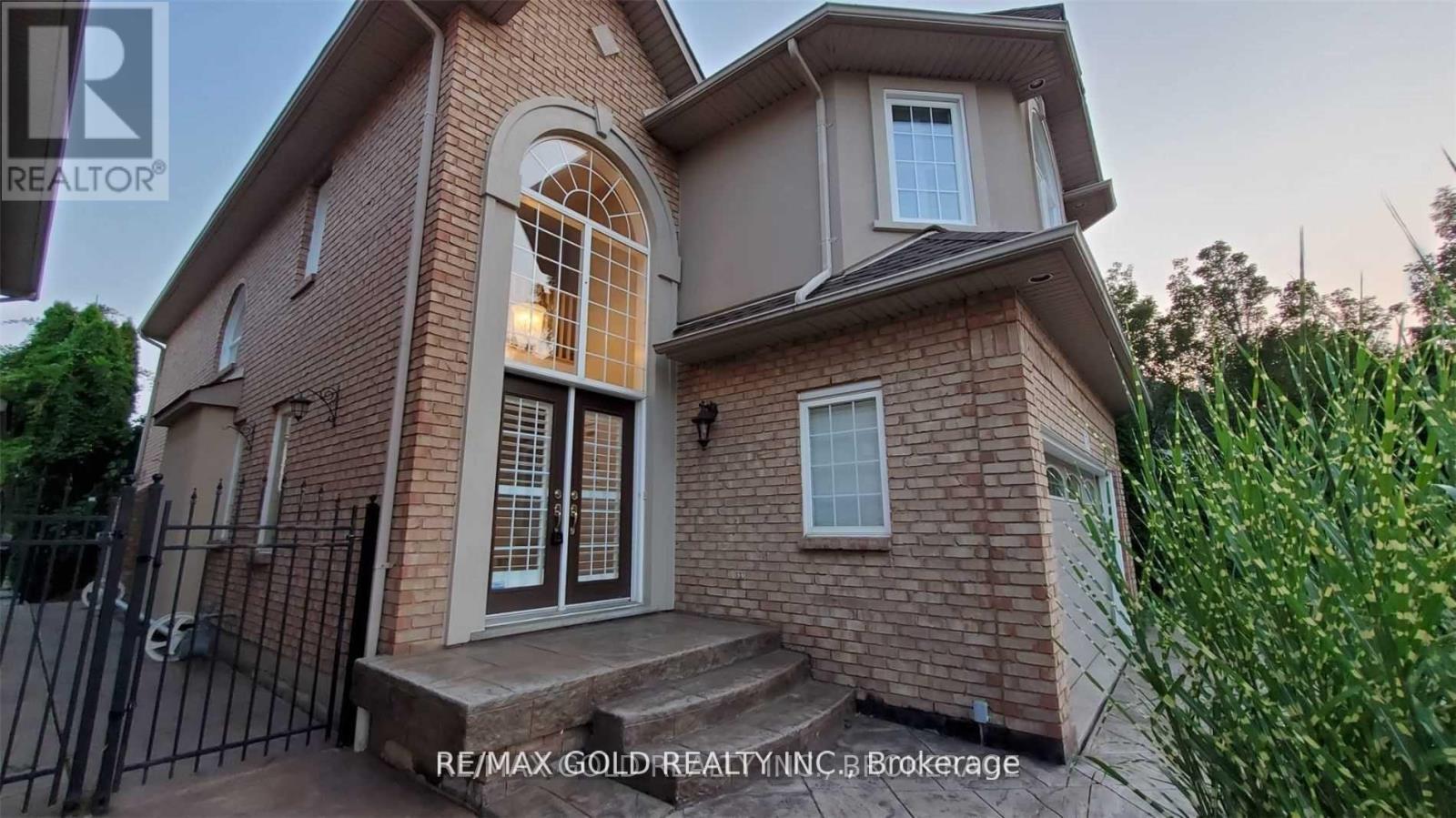 79 Surrey Drive, Hamilton, Ontario  L9K 1L9 - Photo 3 - X12314889