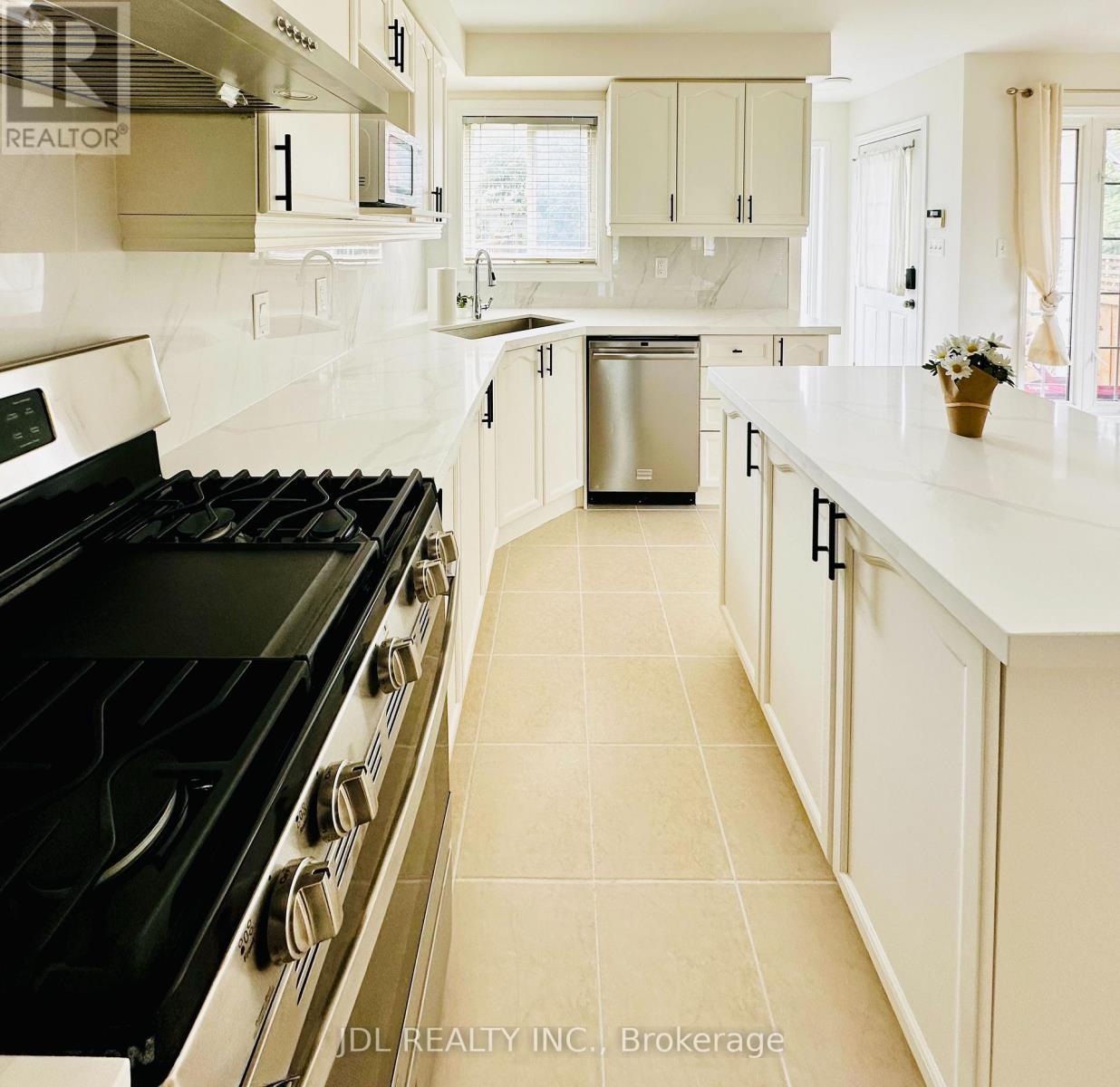Property at 124 GAS LAMP LANE image 5