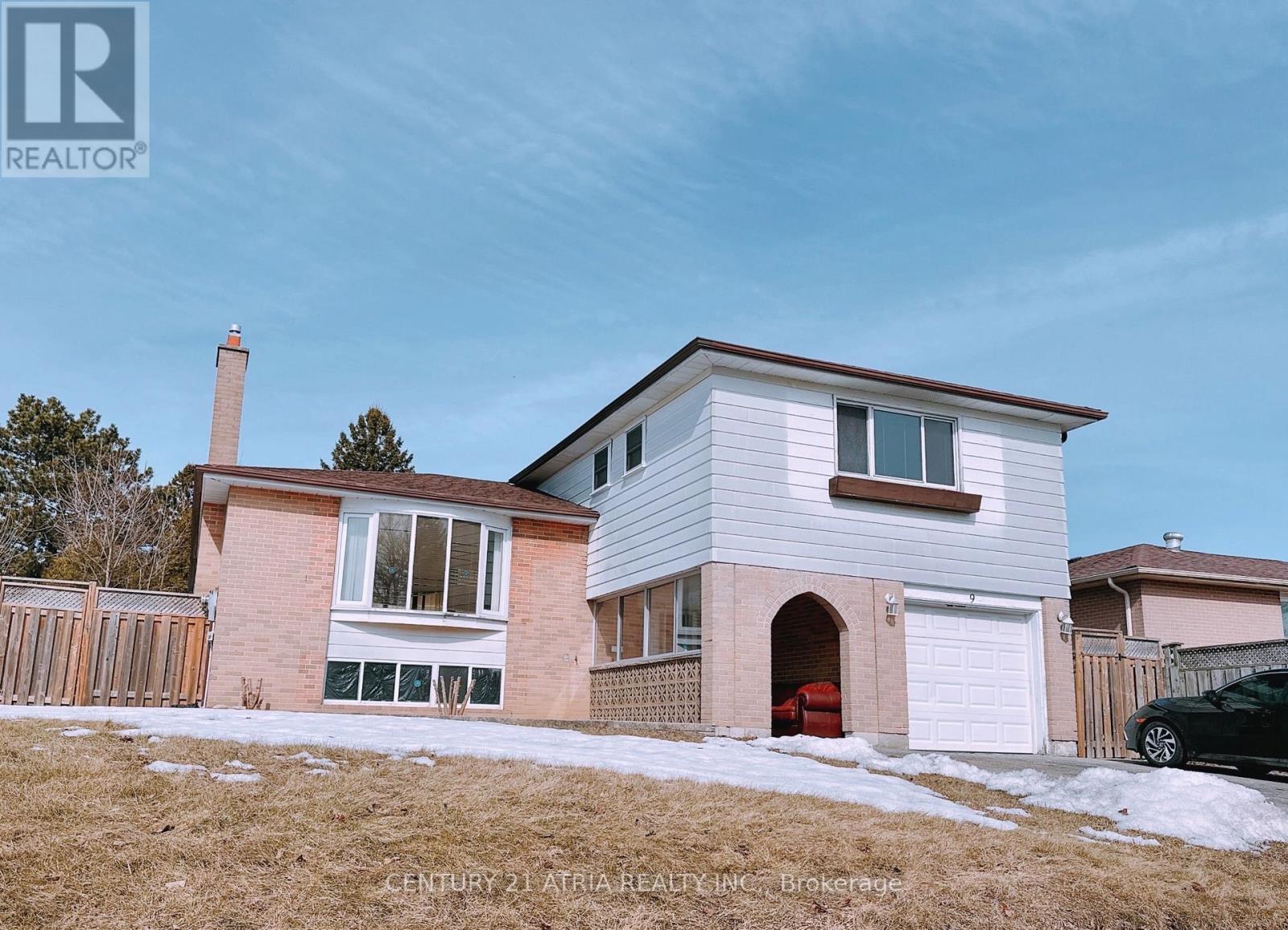 9 OAKMEADOW BOULEVARD, Toronto, Ontario