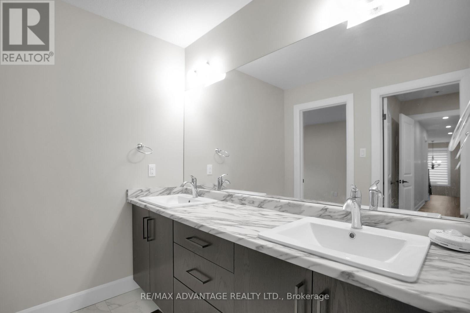 6416 Old Garrison Boulevard, London South, Ontario  N6P 0G2 - Photo 33 - X12315214